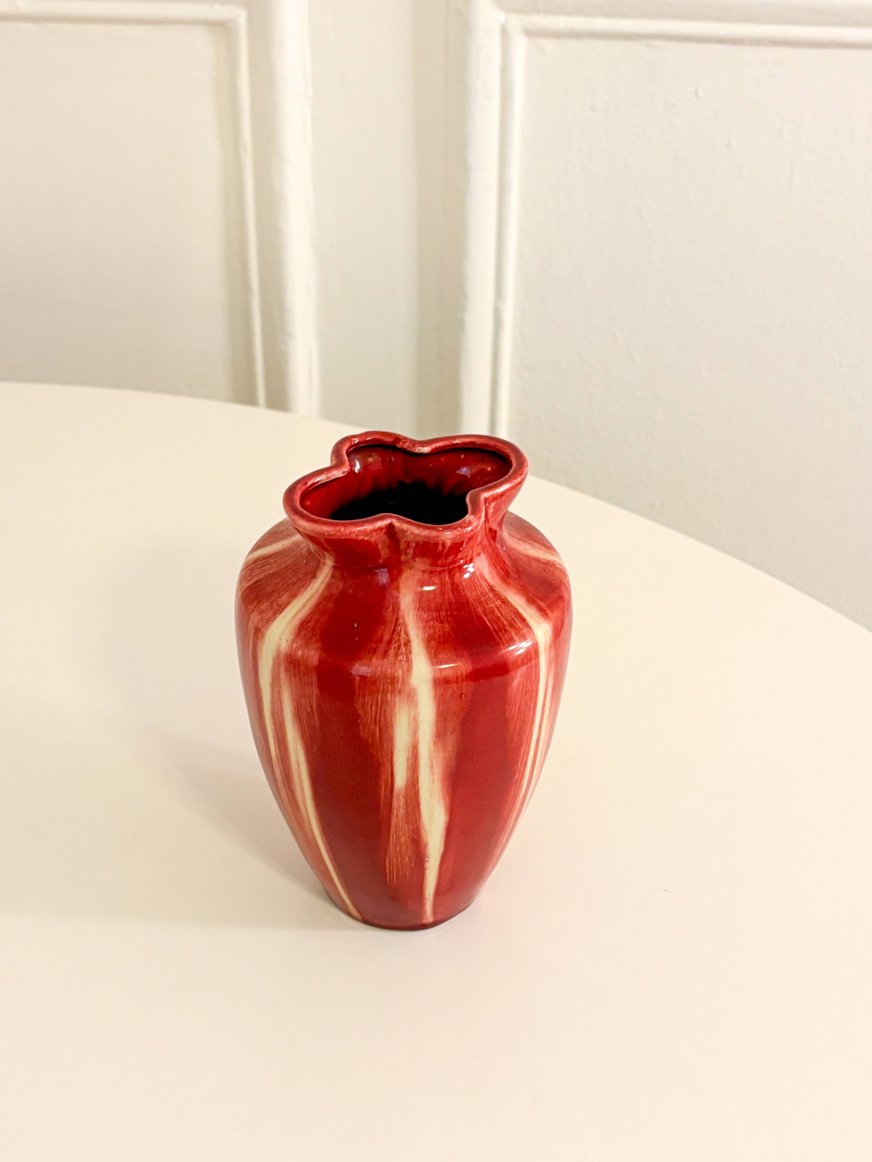Glazed ceramic vase, Flower neck, Bordeaux, 1970 - 17 X 13 cmV