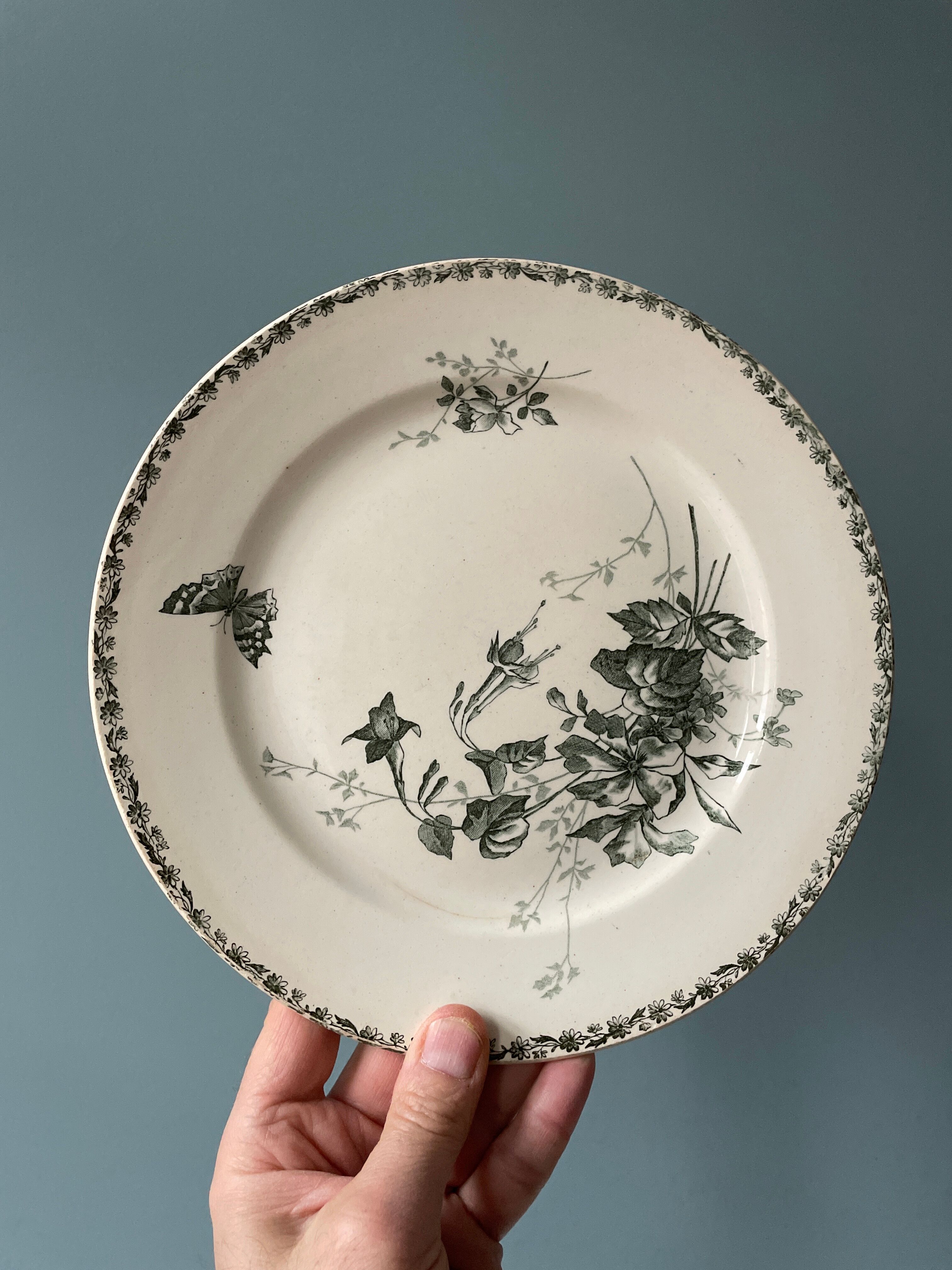 Set of 9 flat plates Terre de Fer XIXth Grand Dépôt E.Bourgeois