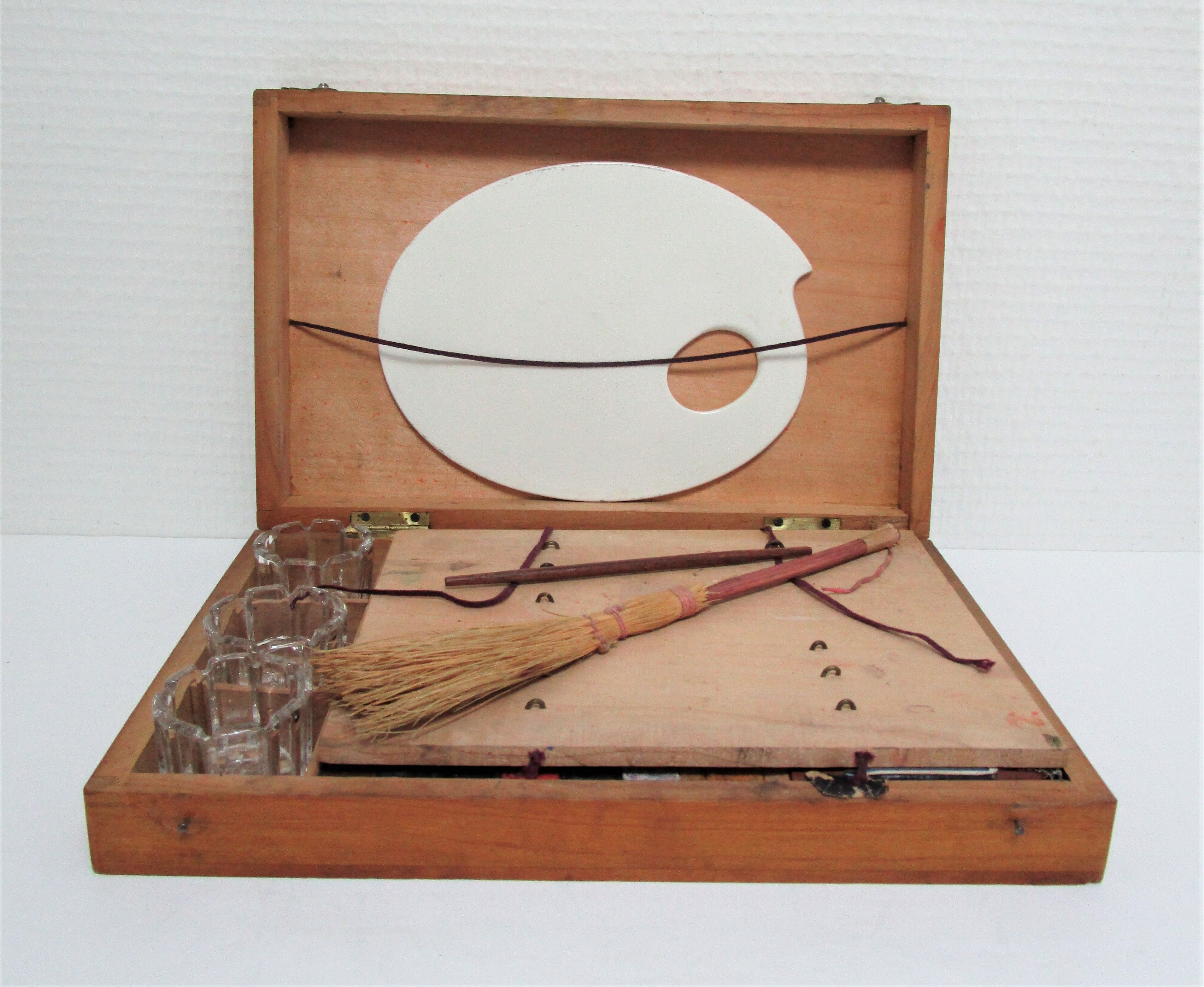Early 20th-century bourgeois watercolor box