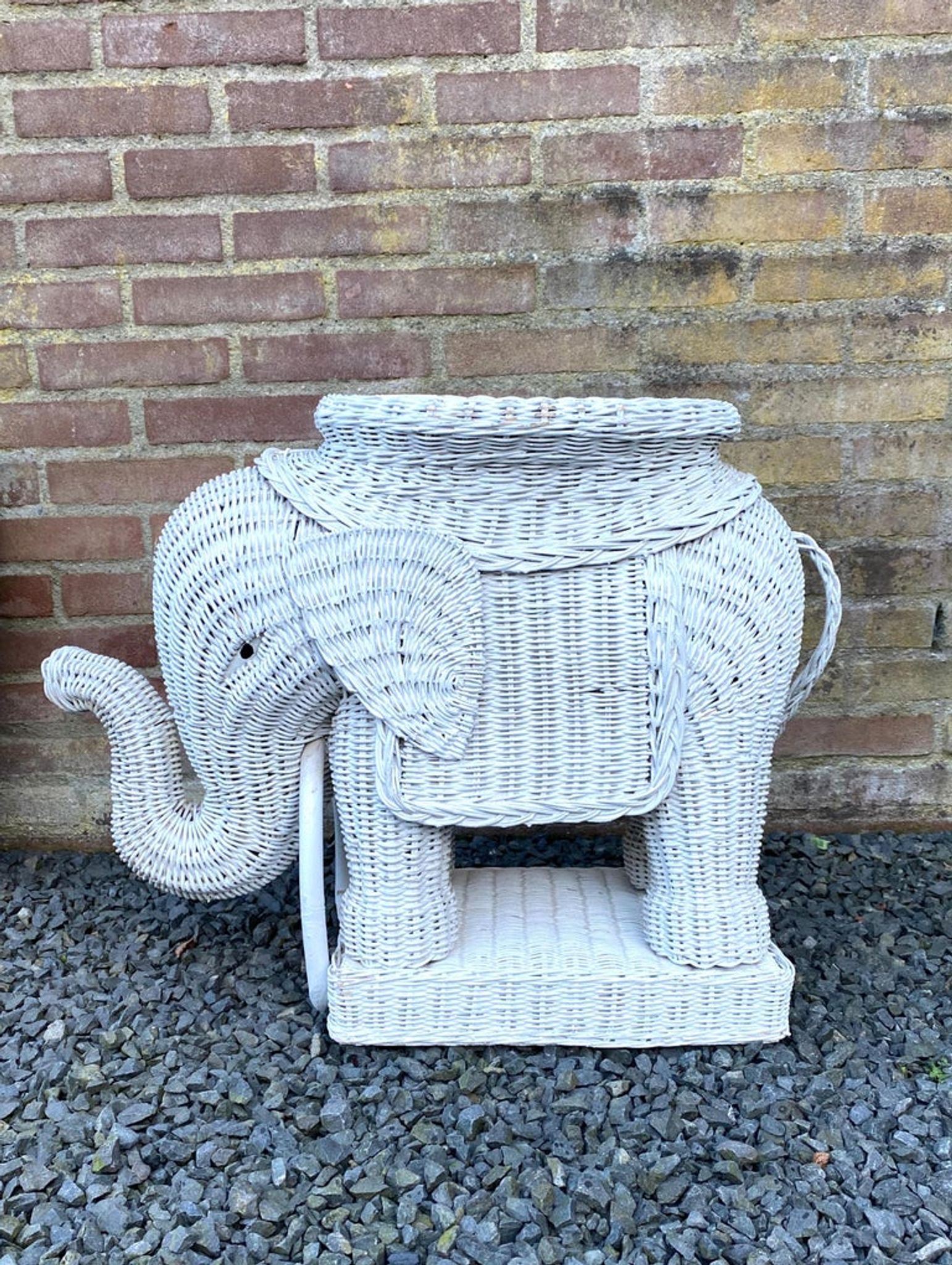 Table d'appoint en osier