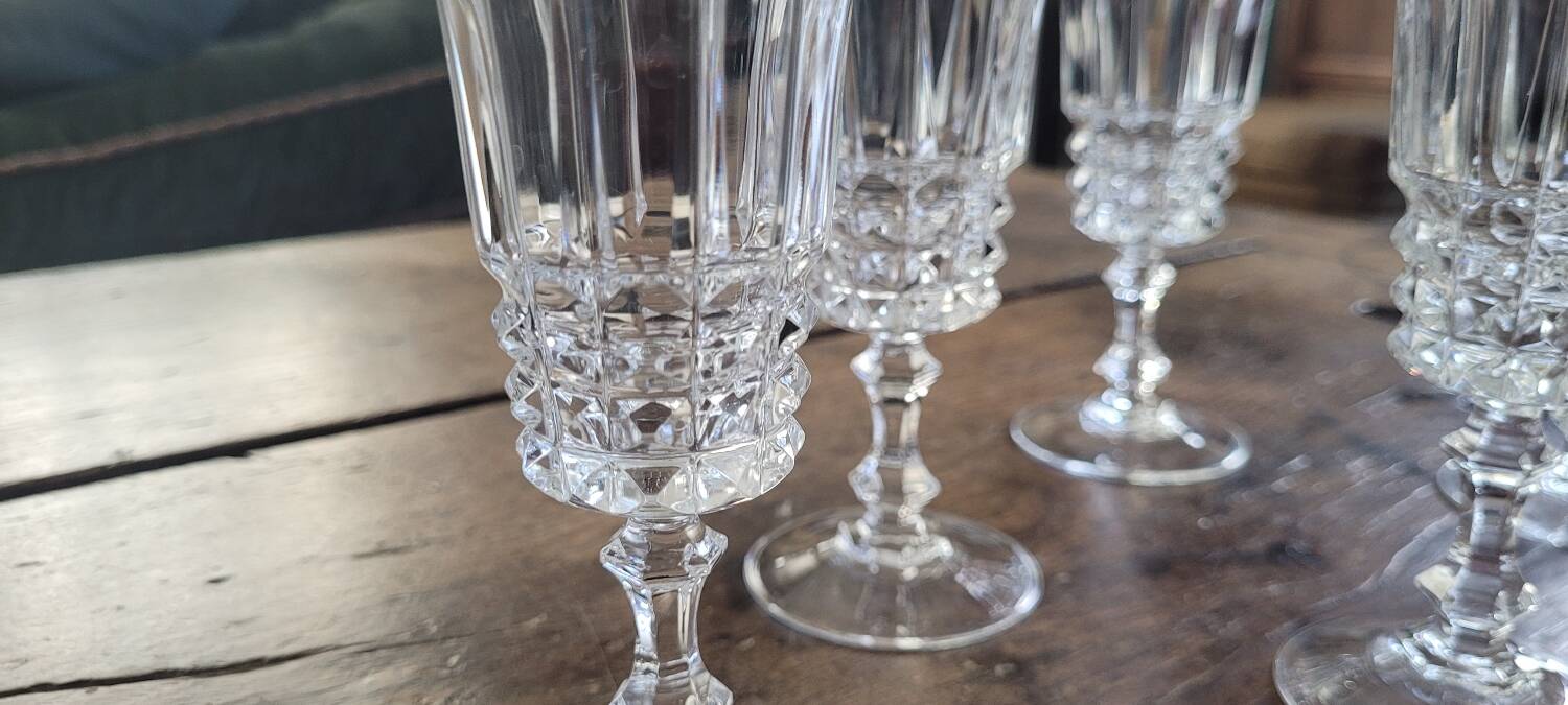 6 crystal flutes