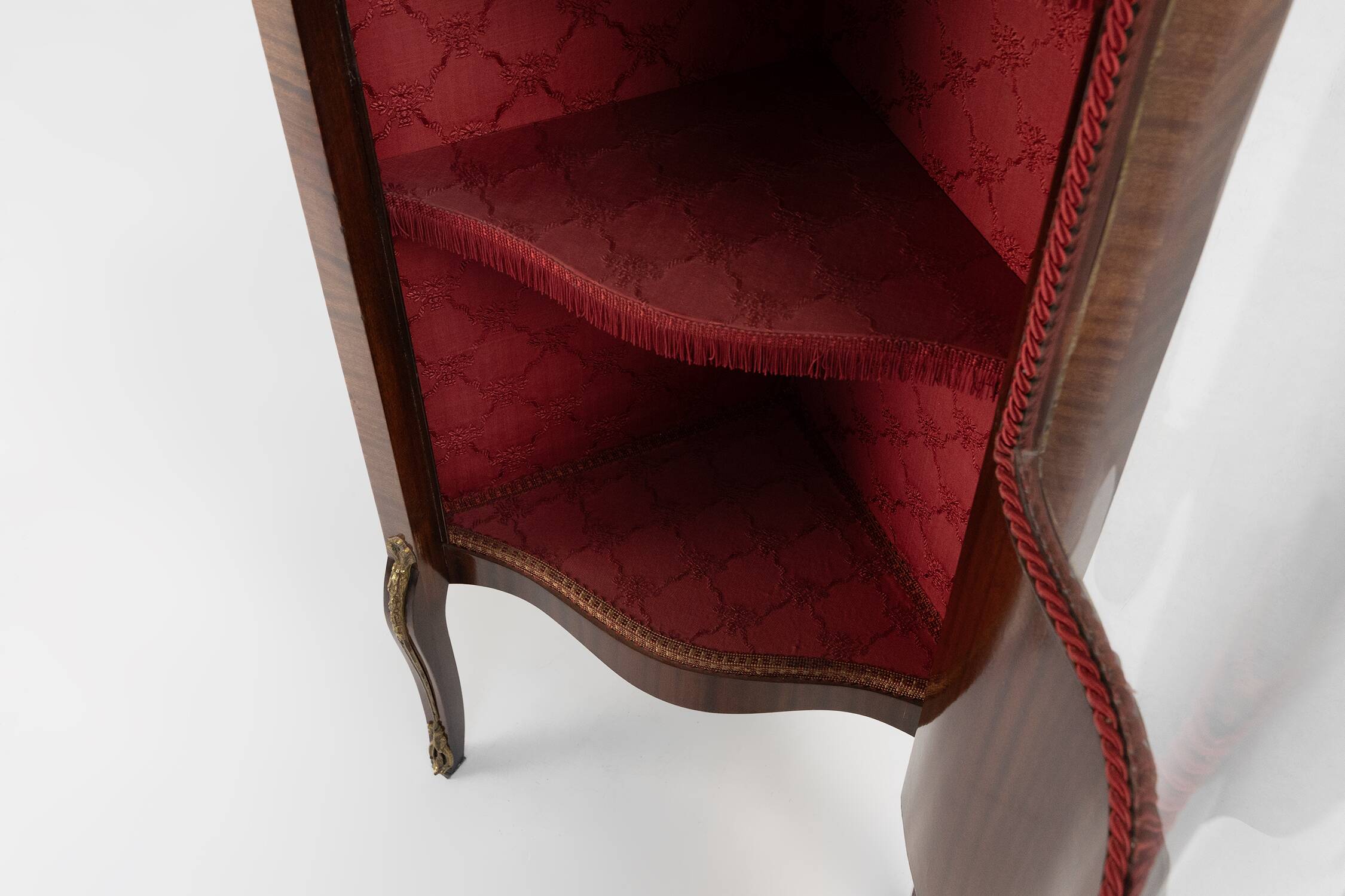 French 20th Century Louis XV style corner display cabinet with arched glass, ca 1950