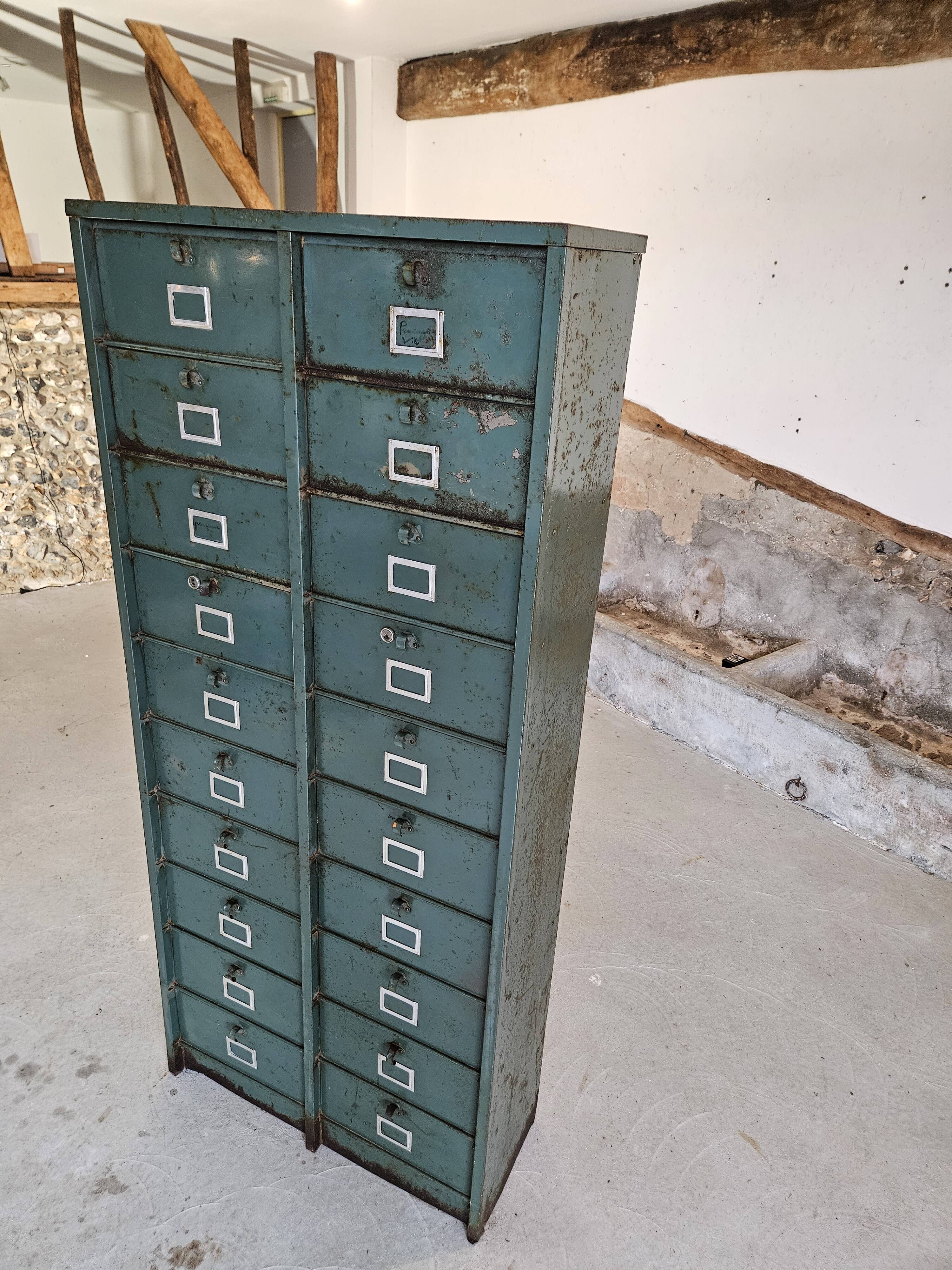 Clamshell furniture / Industrial metal furniture with two Strafor columns