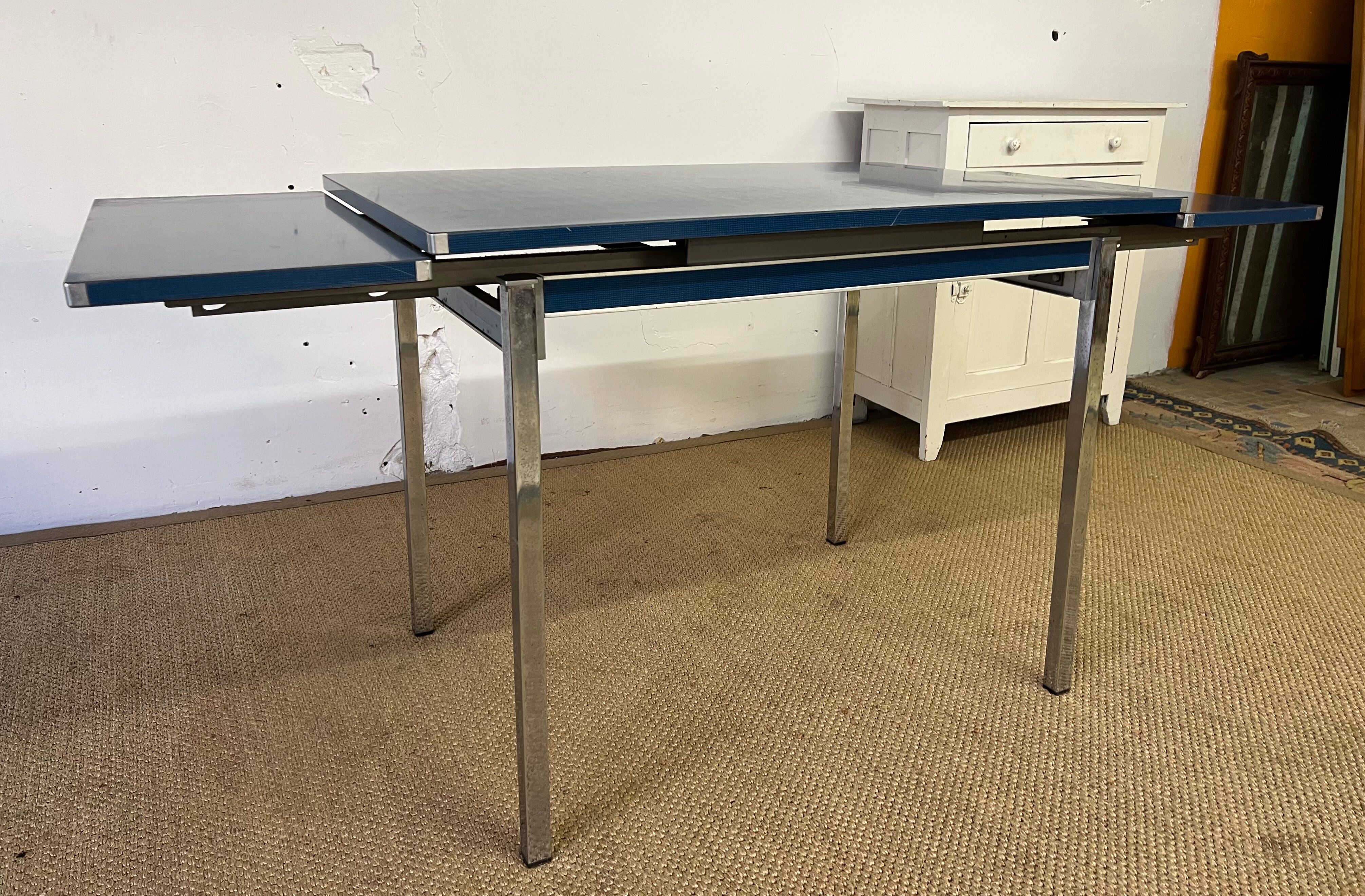 Formica table with extensions