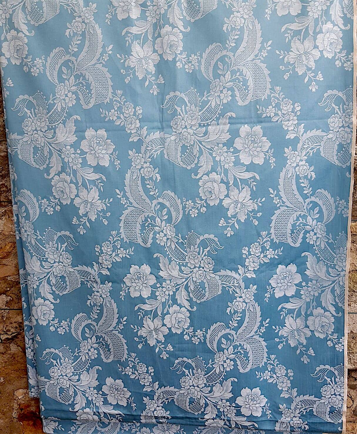 grande nappe de campagne damassée bleu et blanc 4m50 x 1m60