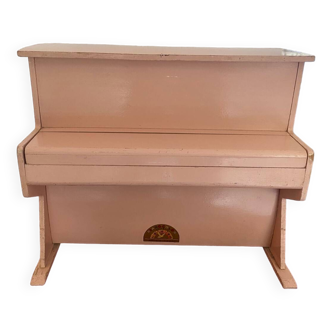 Miniature piano from pianocolor