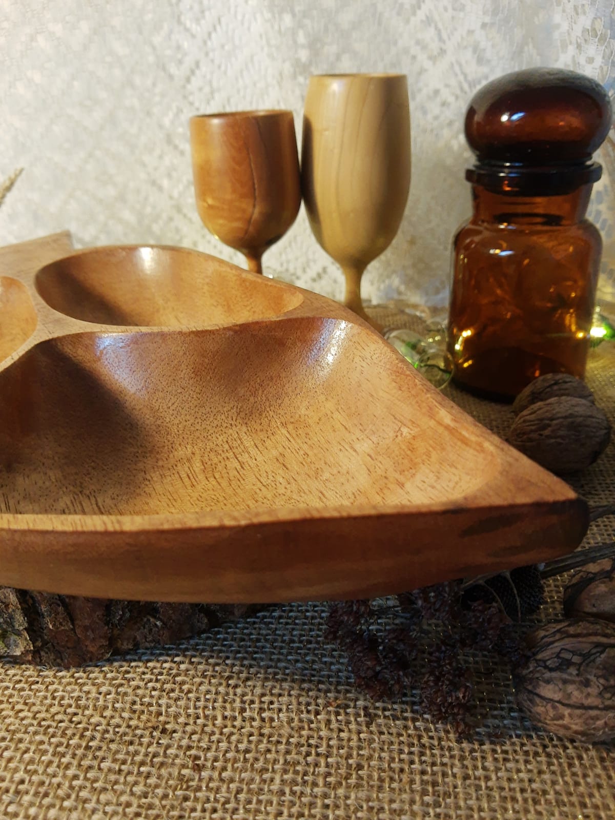 Wooden aperitif tray, leaf-shaped / empty vintage pocket