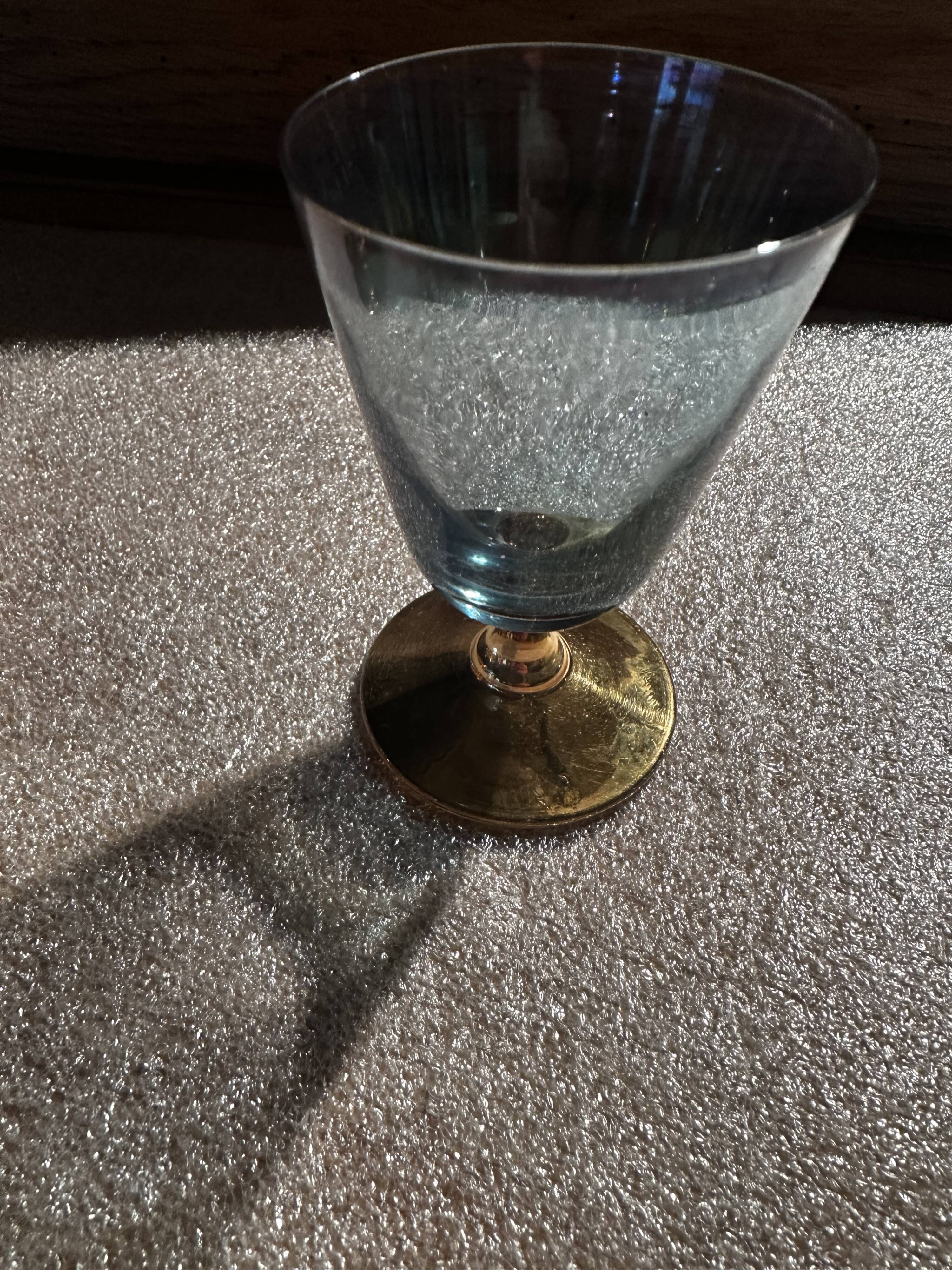 6 iridescent colored crystal liqueur glasses with gold stems / art-deco