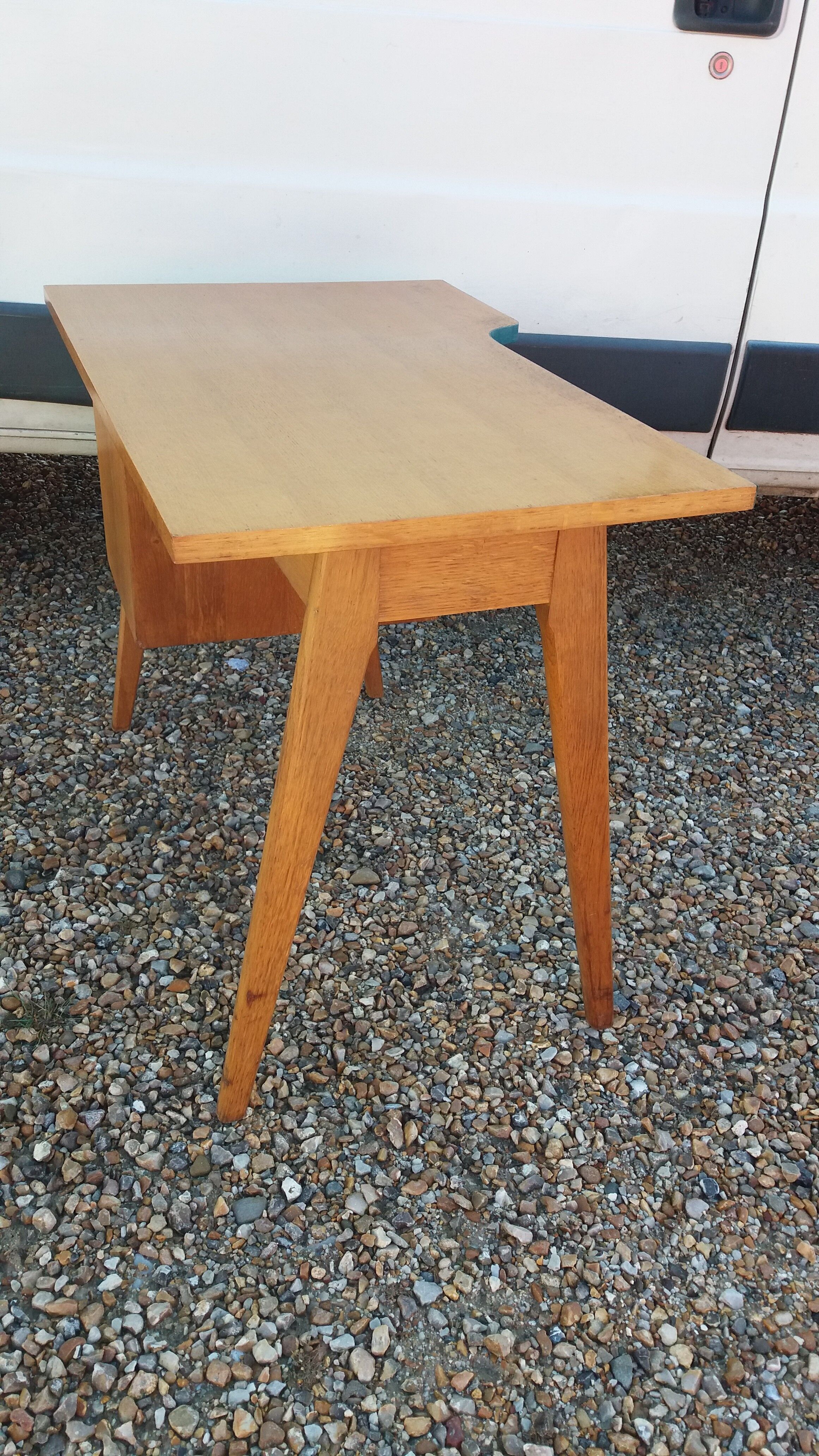 Desk 50s compass feet