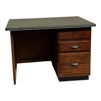 Bureau moderniste en bois et garniture moleskine vert