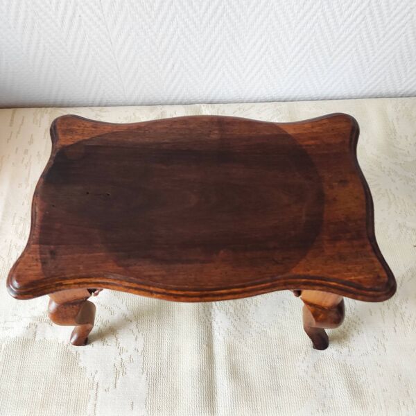 Repose-pieds ancien en bois massif pieds galbés, style Louis XV