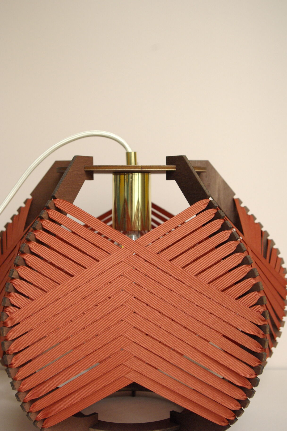 Lampe tissée brique à poser