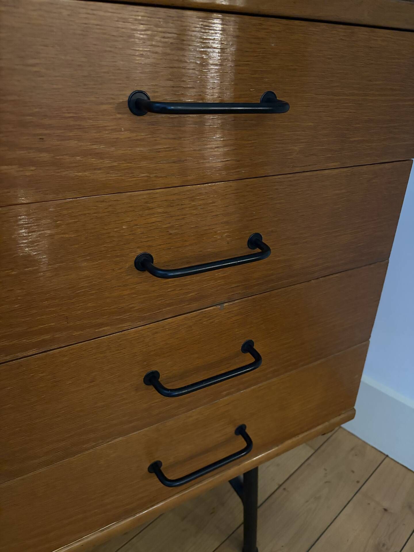 Commode vintage en bois à 8 tiroirs, esprit scandinave