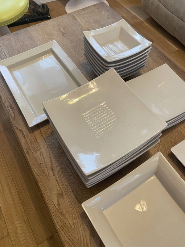 Service d'assiettes et plats en céramique Jars - 23 pièces