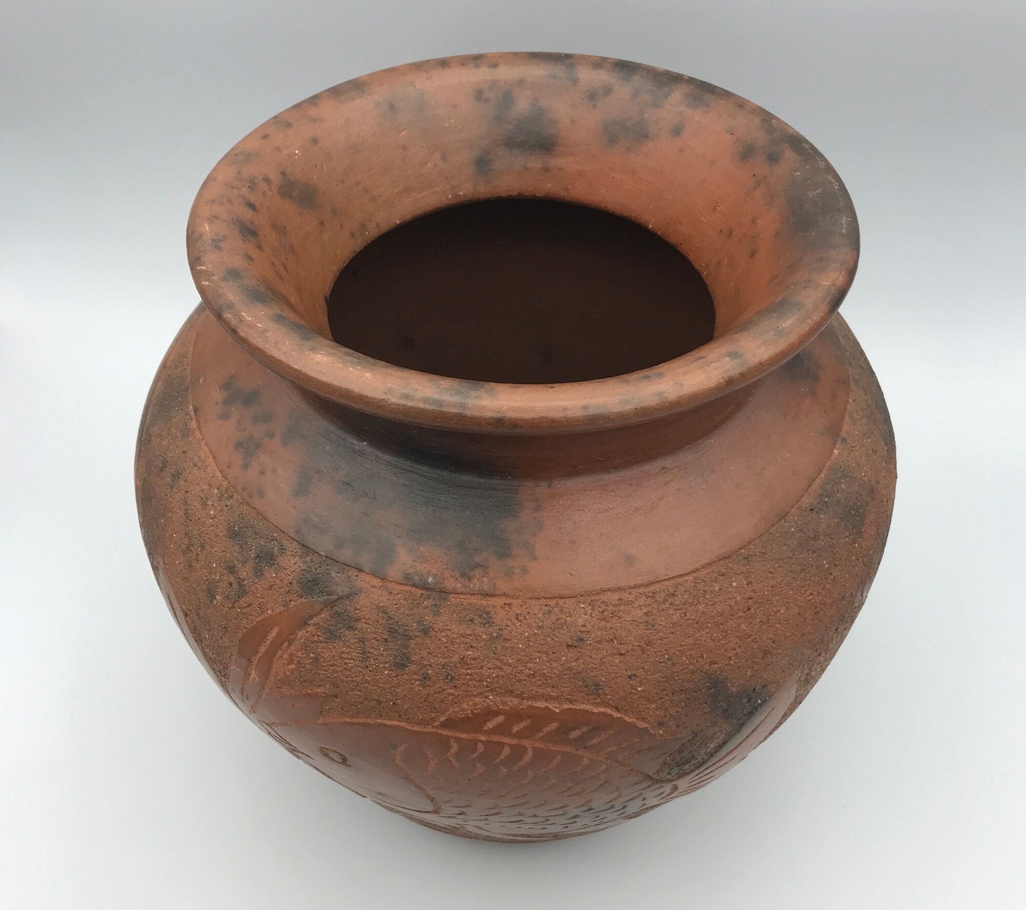 Vase or pot in brown terracotta with artistic decoration of fish.