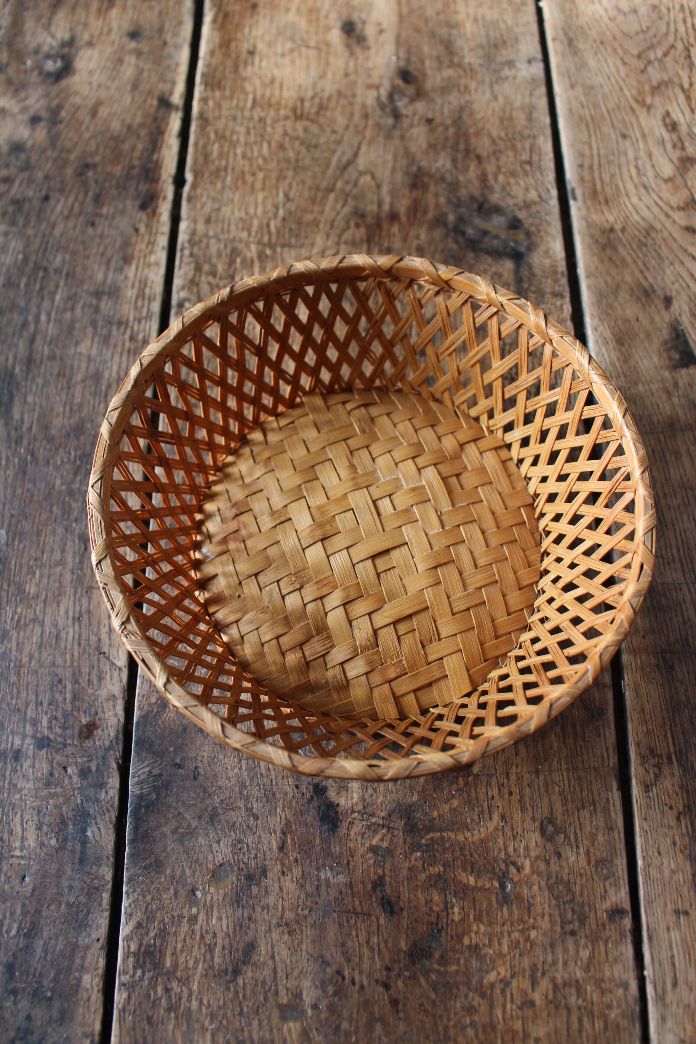 Round basket vintage braided wicker