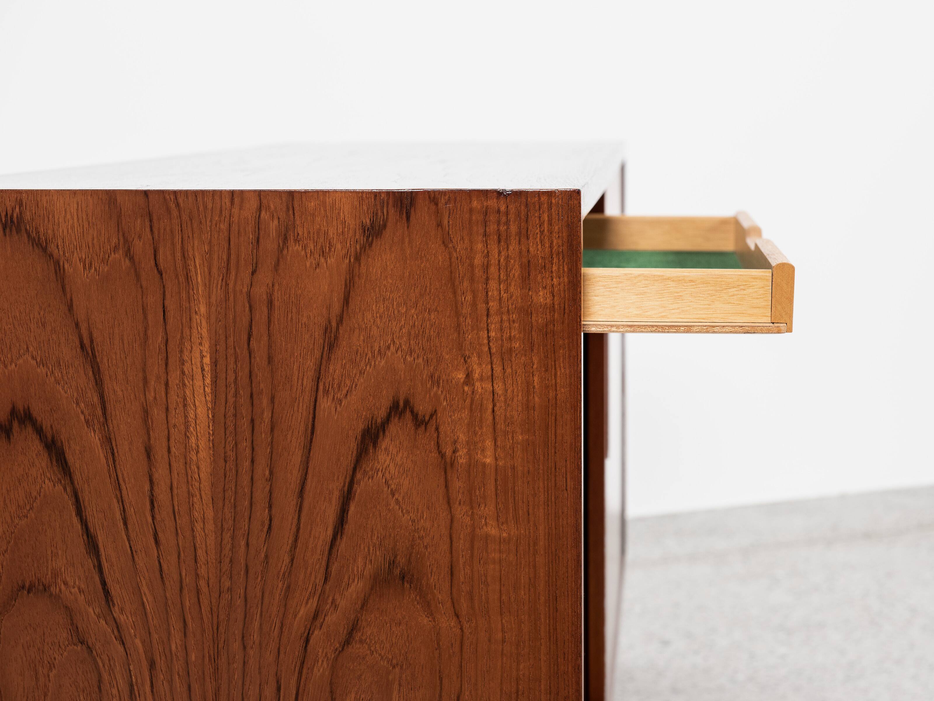 Midcentury Danish lowboard in teak with 2 sliding doors by Hundevad 1960s - 138cm
