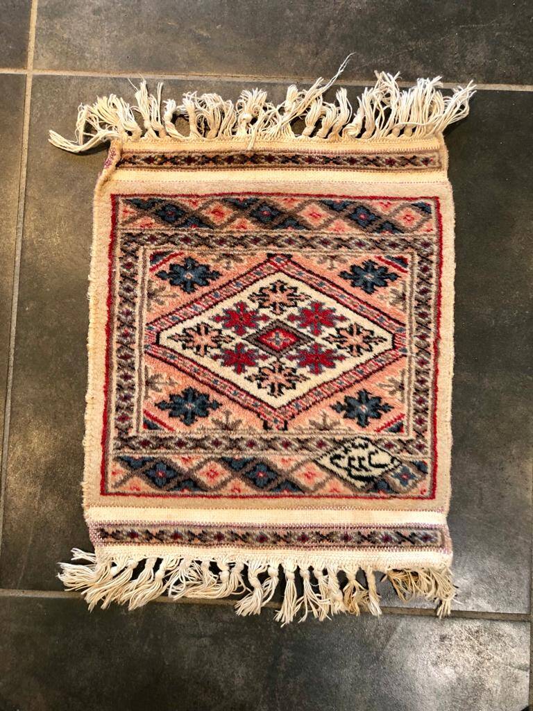 Handmade Pakistani rug