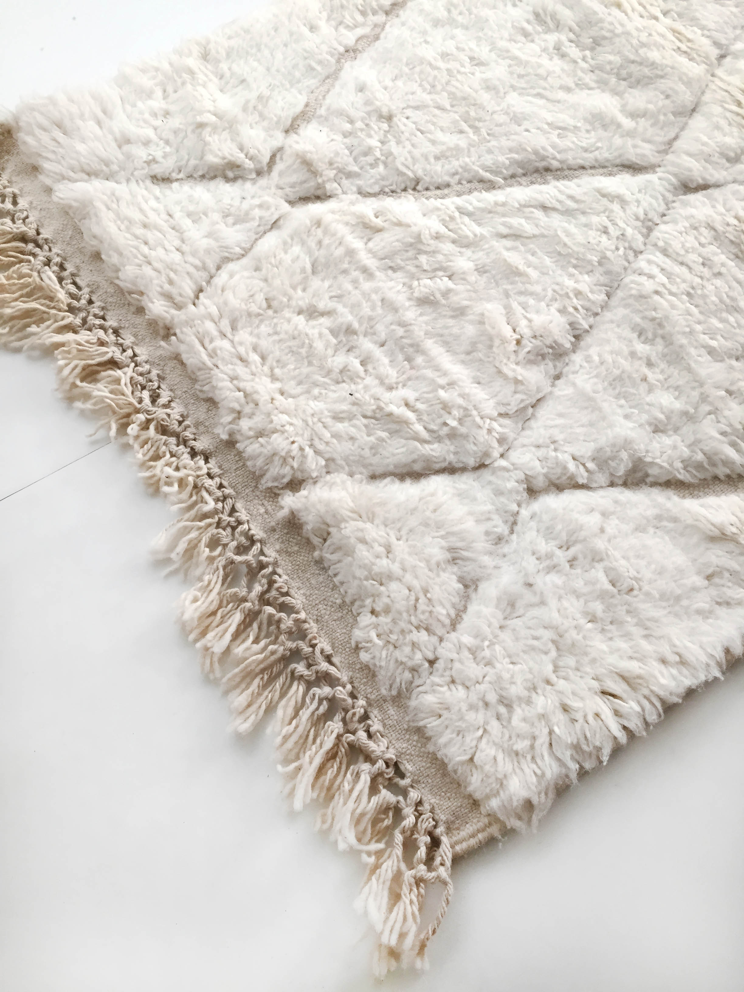 Moroccan Berber carpet blessed ouarain ecru plain with engraved diamonds 170x109cm