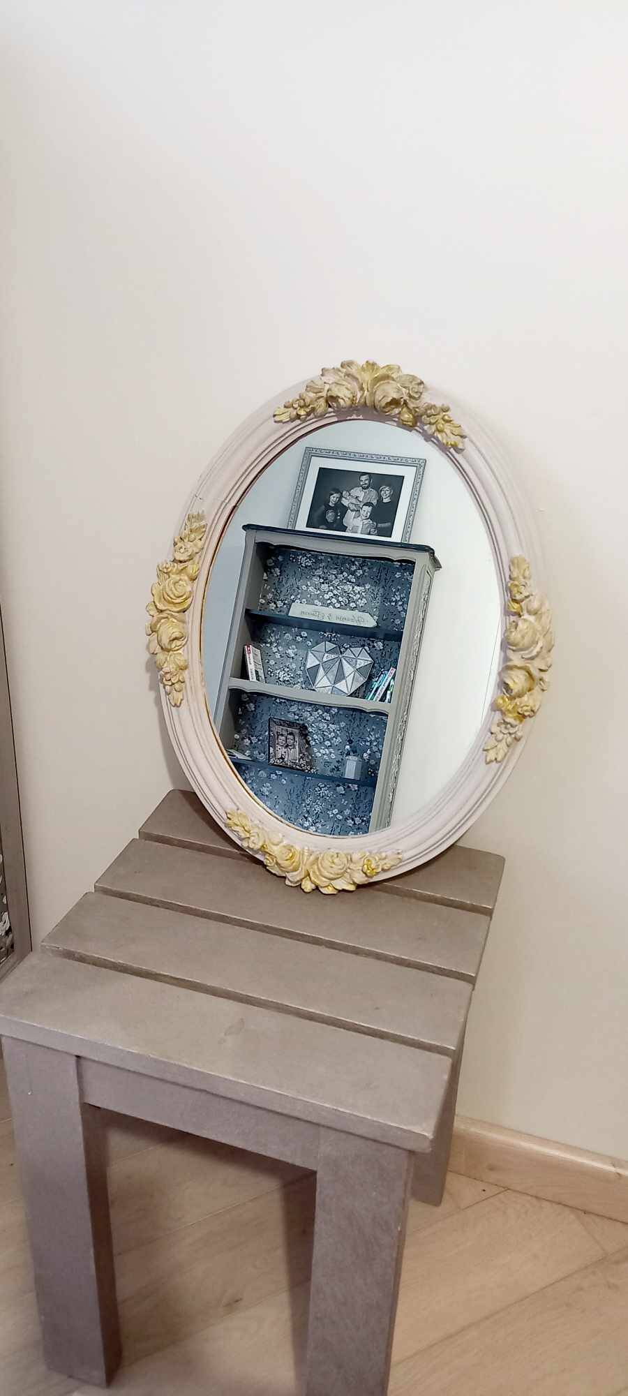 Miroir coiffeuse ancien avec moulures florales