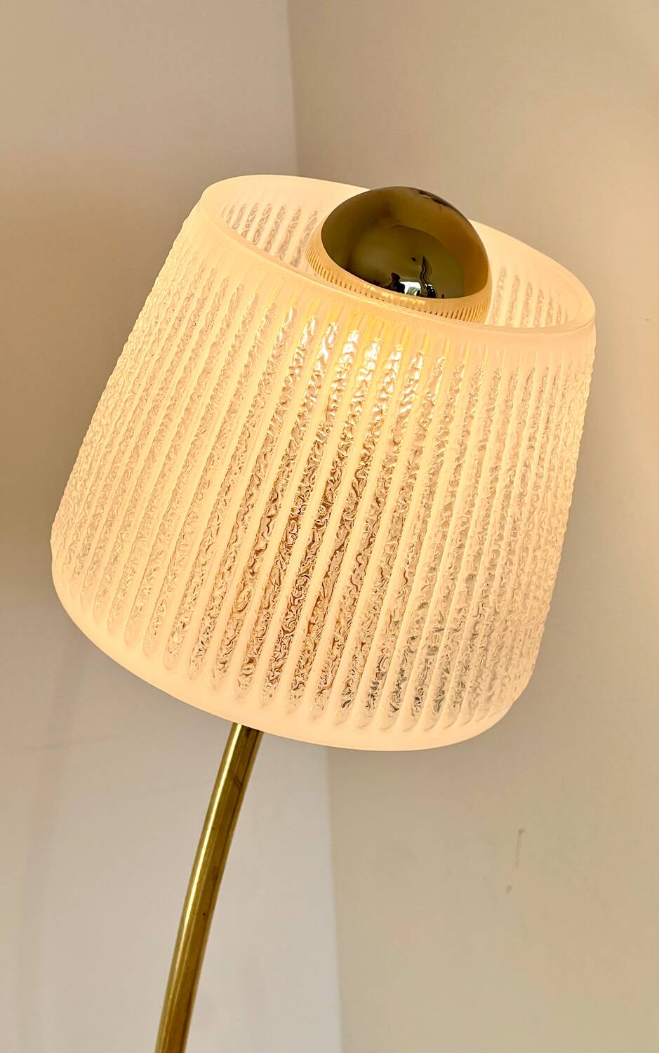 Pair of Art Deco lamps in brass and etched glass