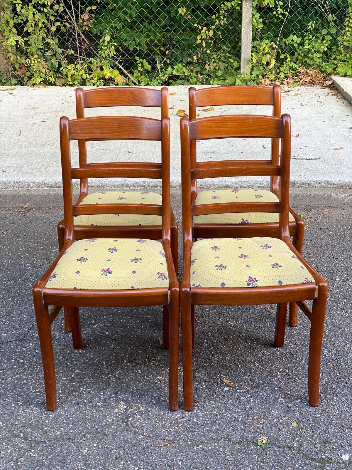 4 chaises en bois massif et tissu jaune fleurs Louis Philippe
