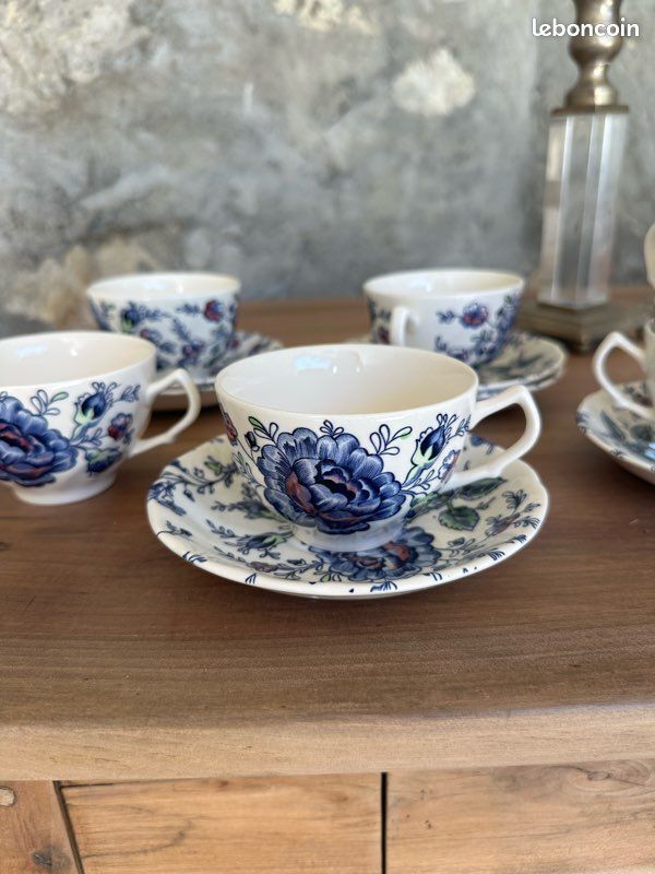 6 coffee cups Johnson Bros in perfect condition
