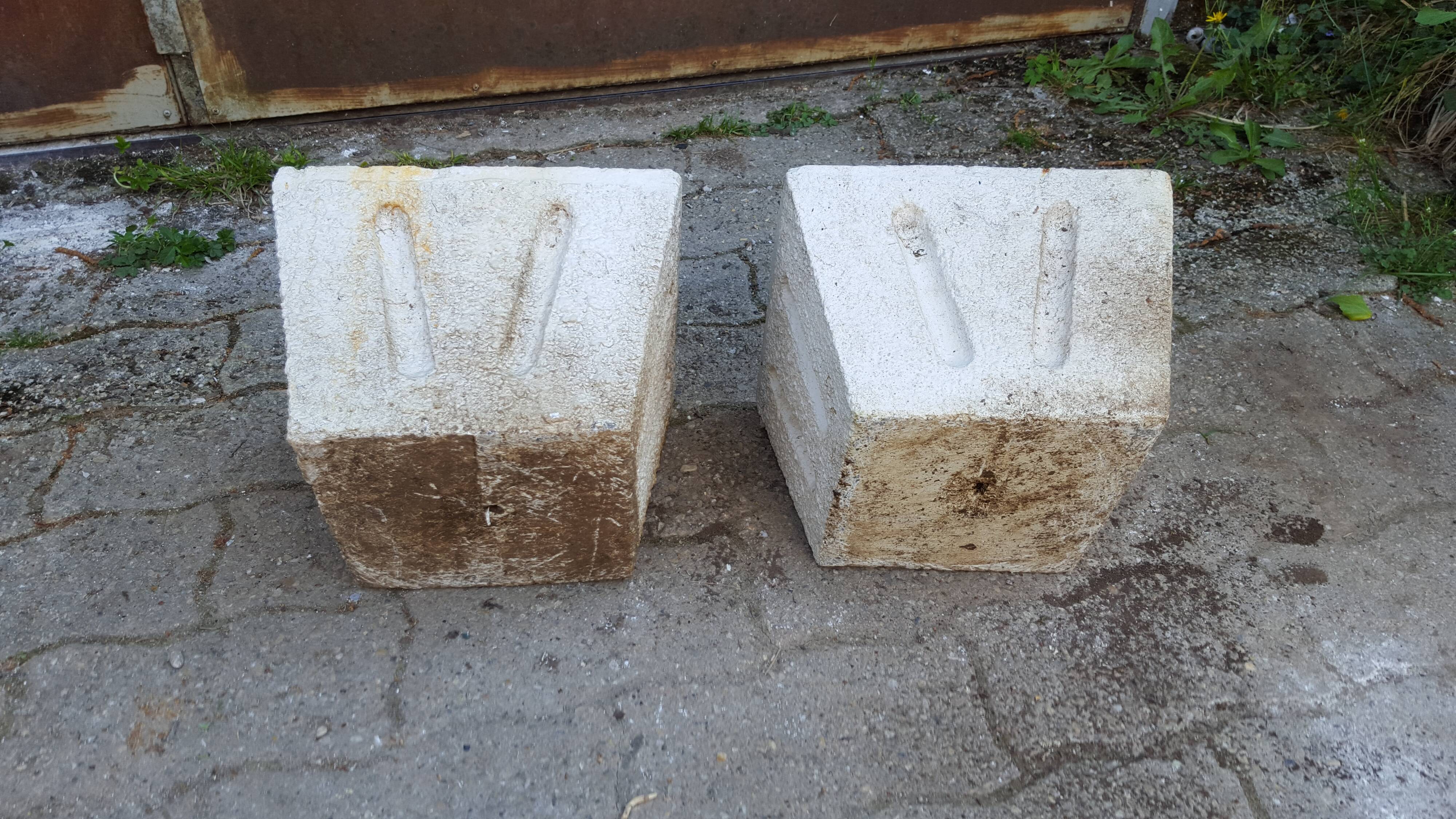 PaIrène of canic planters in vintage cement 1960/70
