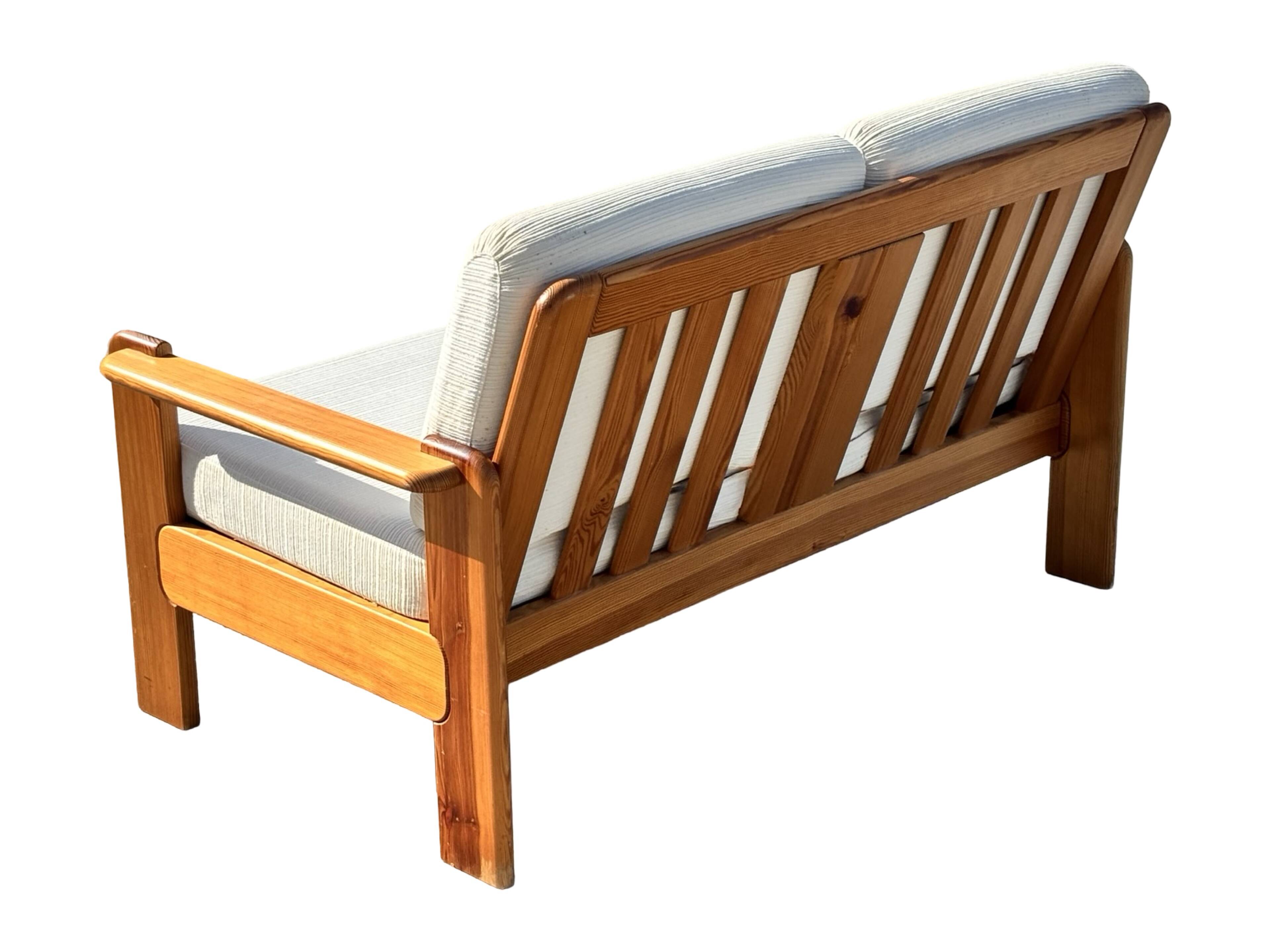 Canapé vintage deux places en pin des années 70 au design minimaliste