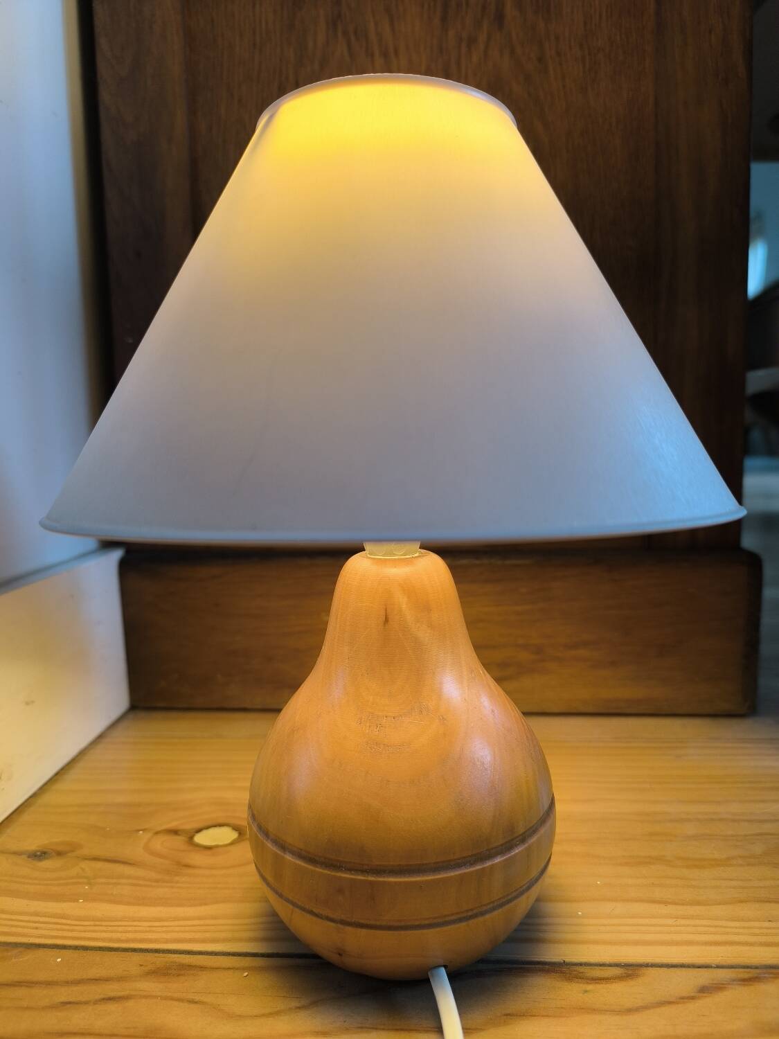Wooden ball table lamp