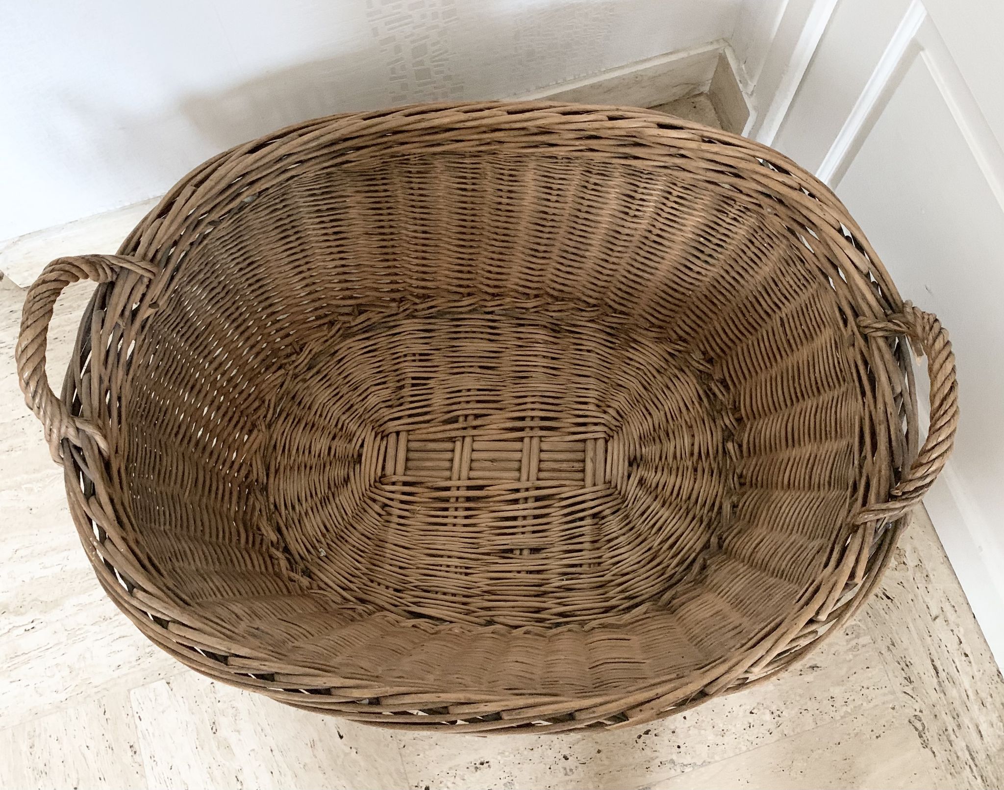 Large wicker clothesline