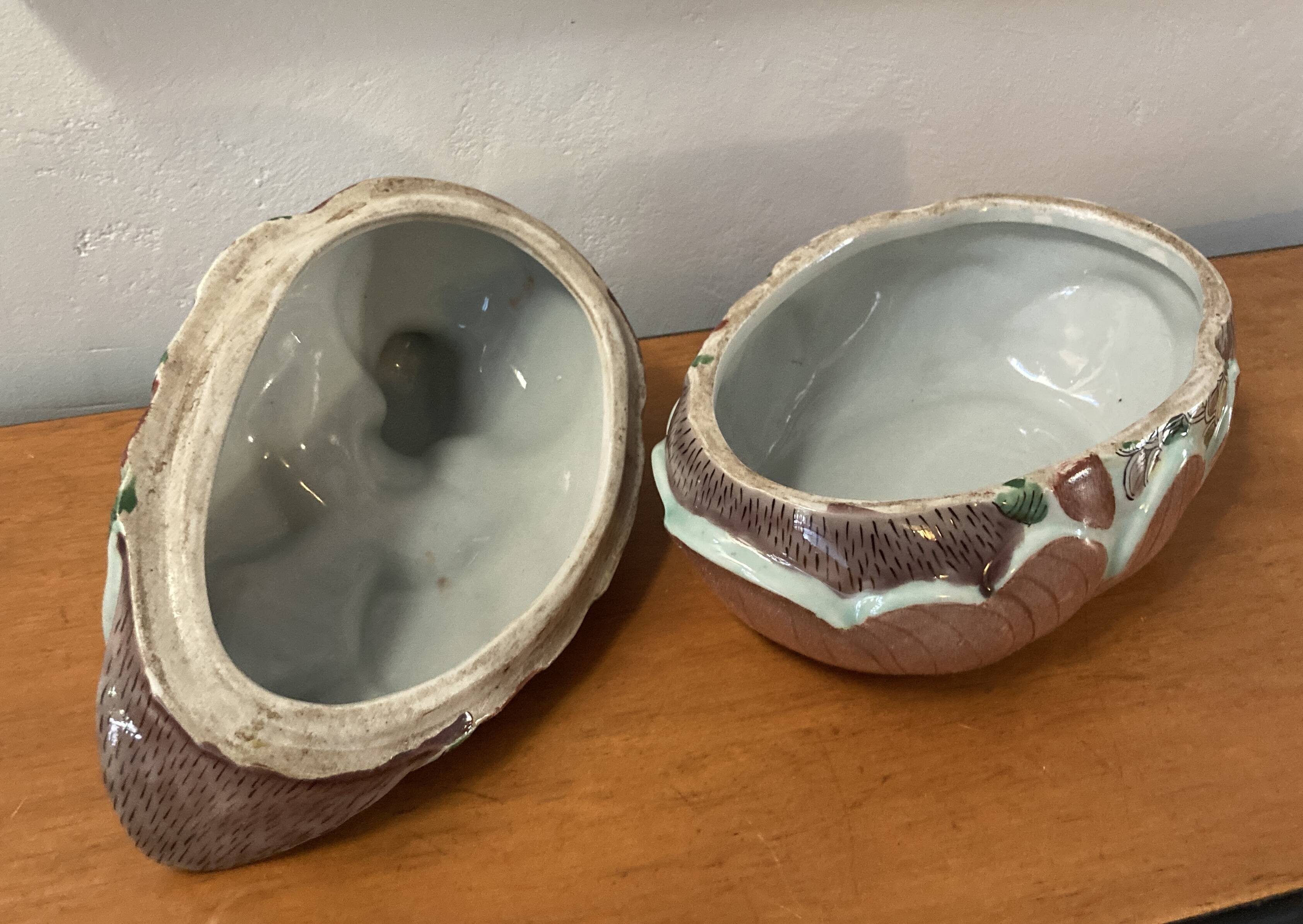 Ceramic hen - box