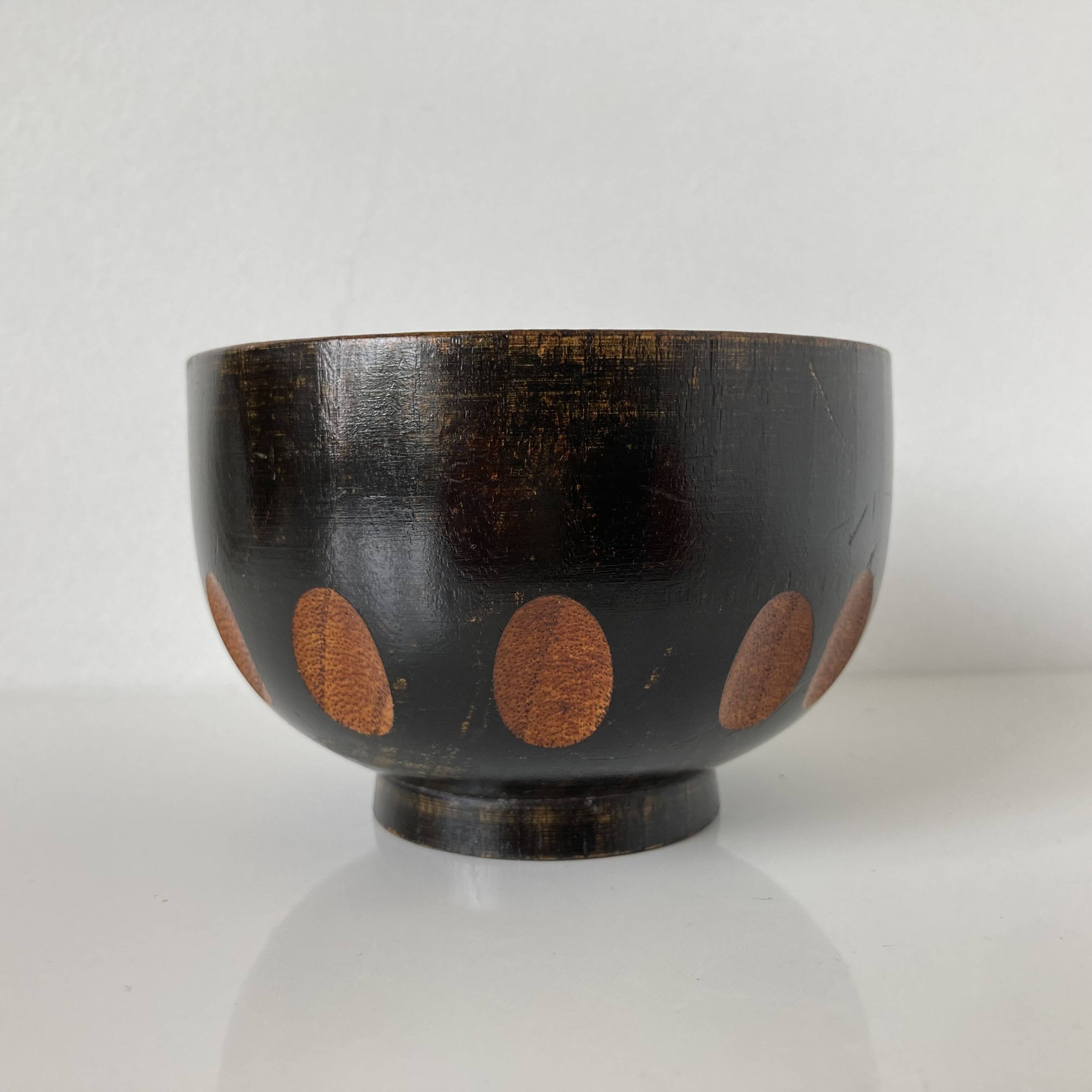 Japanese Showa bowl made of stained brown paulownia wood and carved.