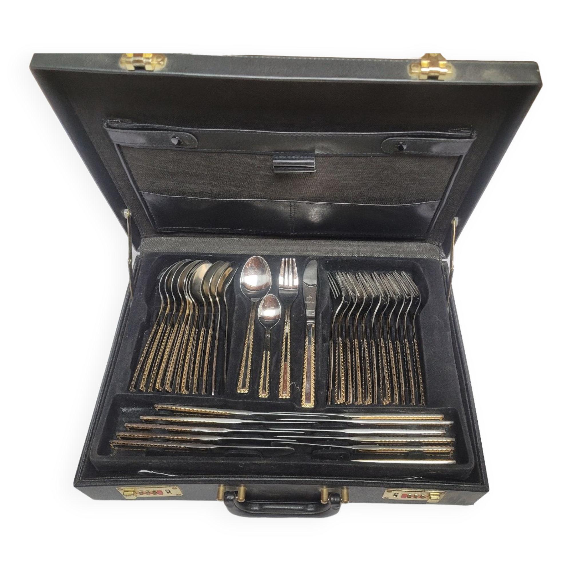 Ménagère 69 pièces 23 carats doré