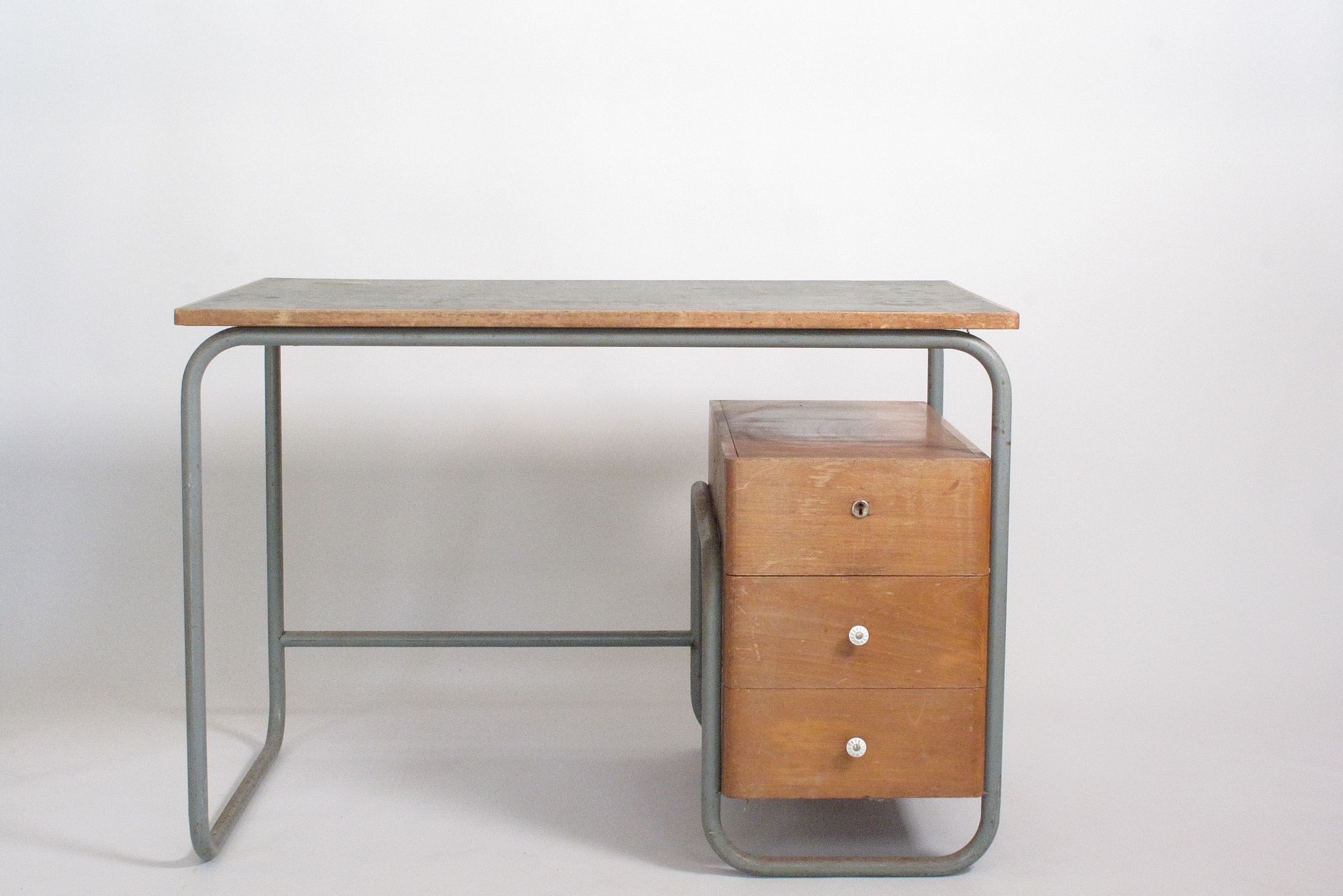 Tubular structure office - 1940s