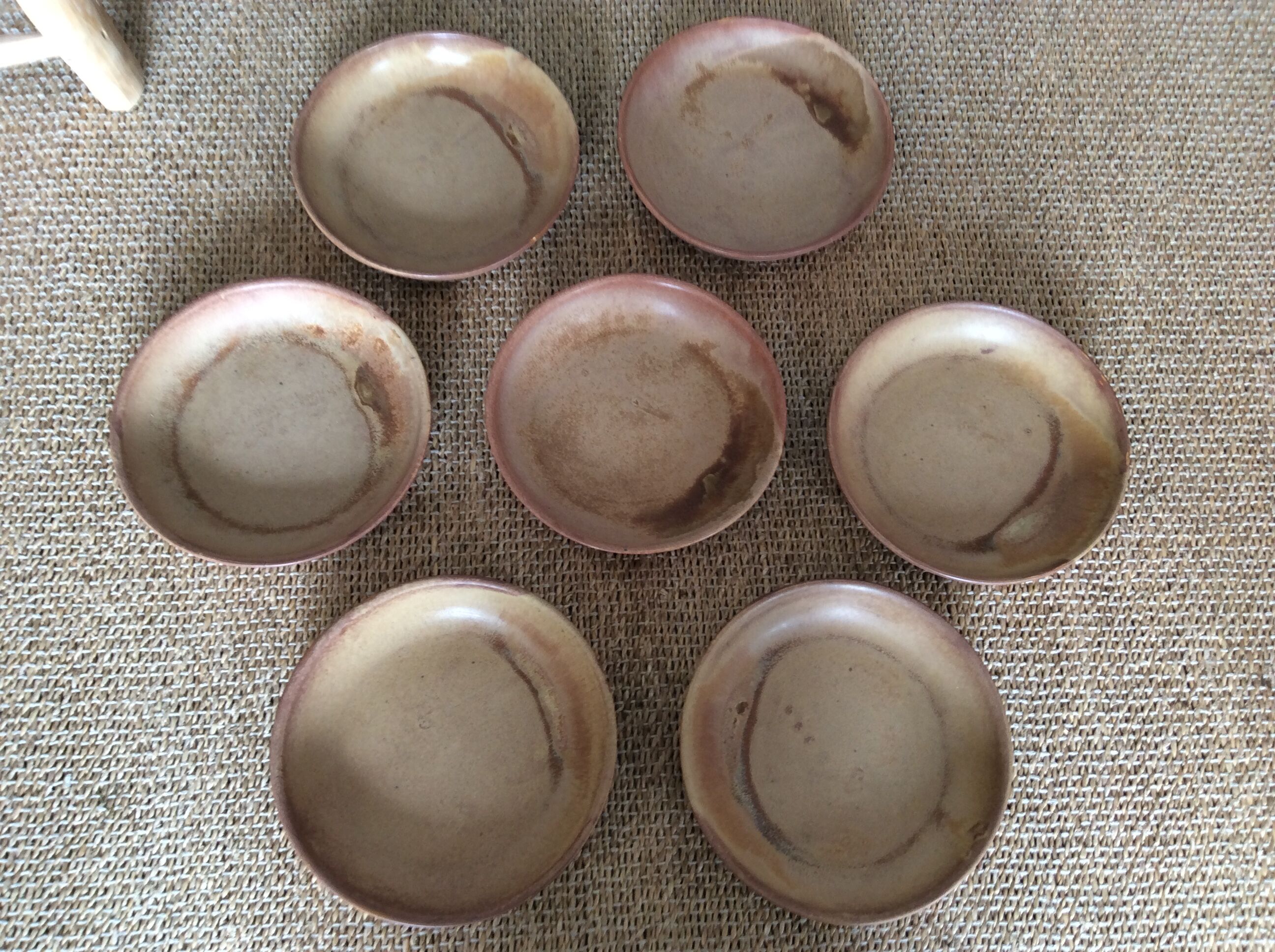 7 hollow stoneware plates
