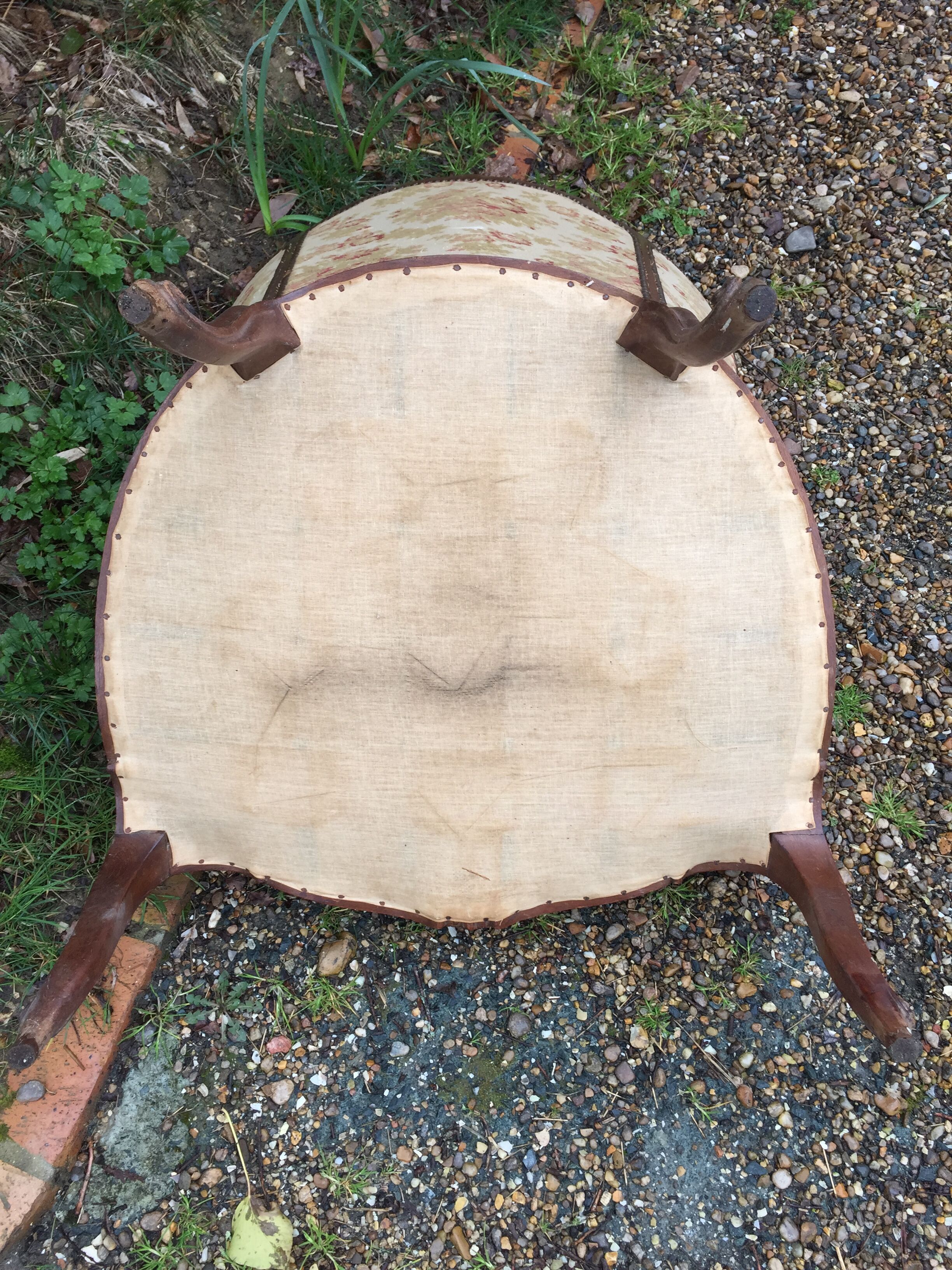 Fauteuil Louis XV dit rocaille en noyer