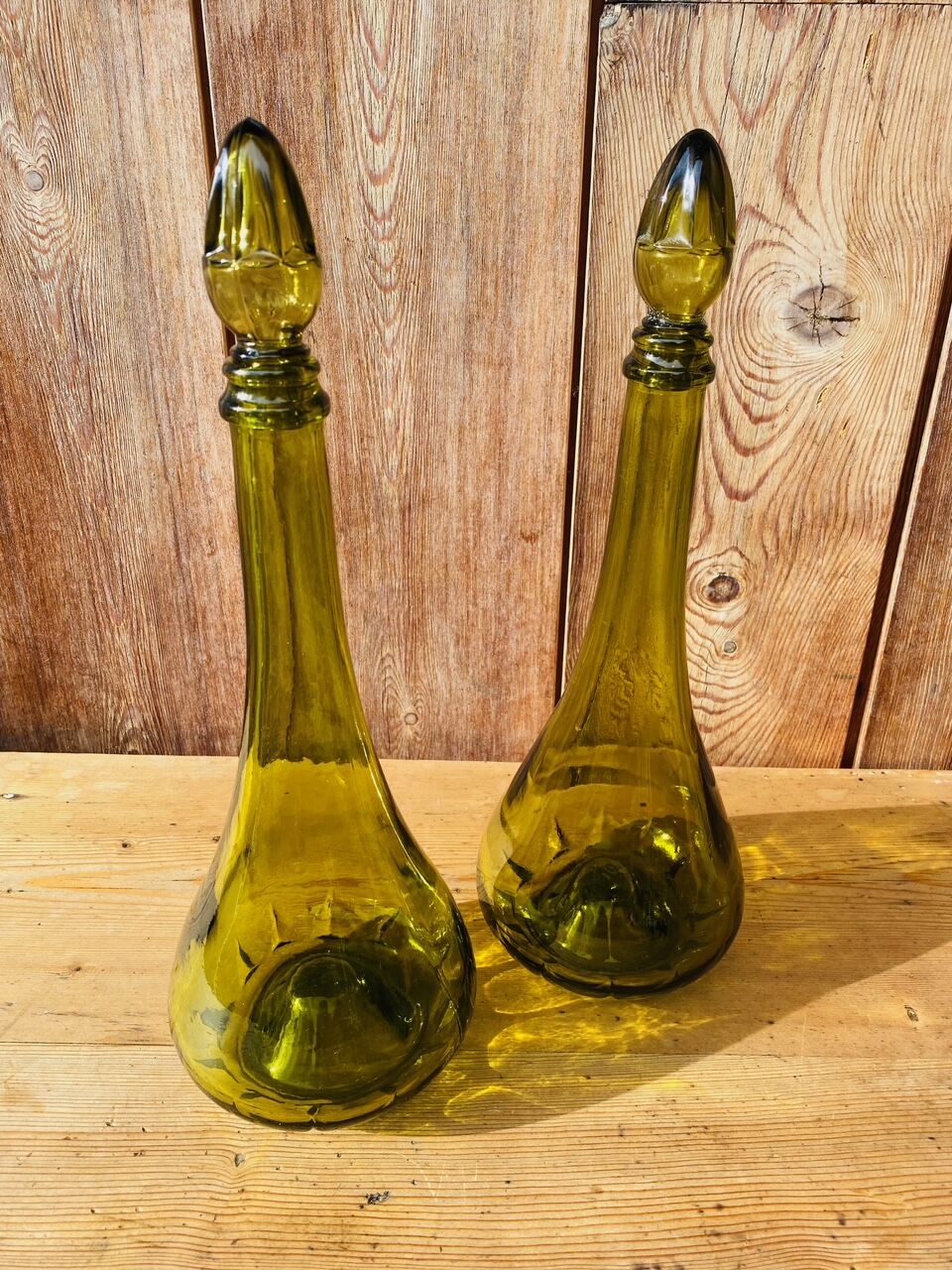 Duo of Italian decanter in green glass.