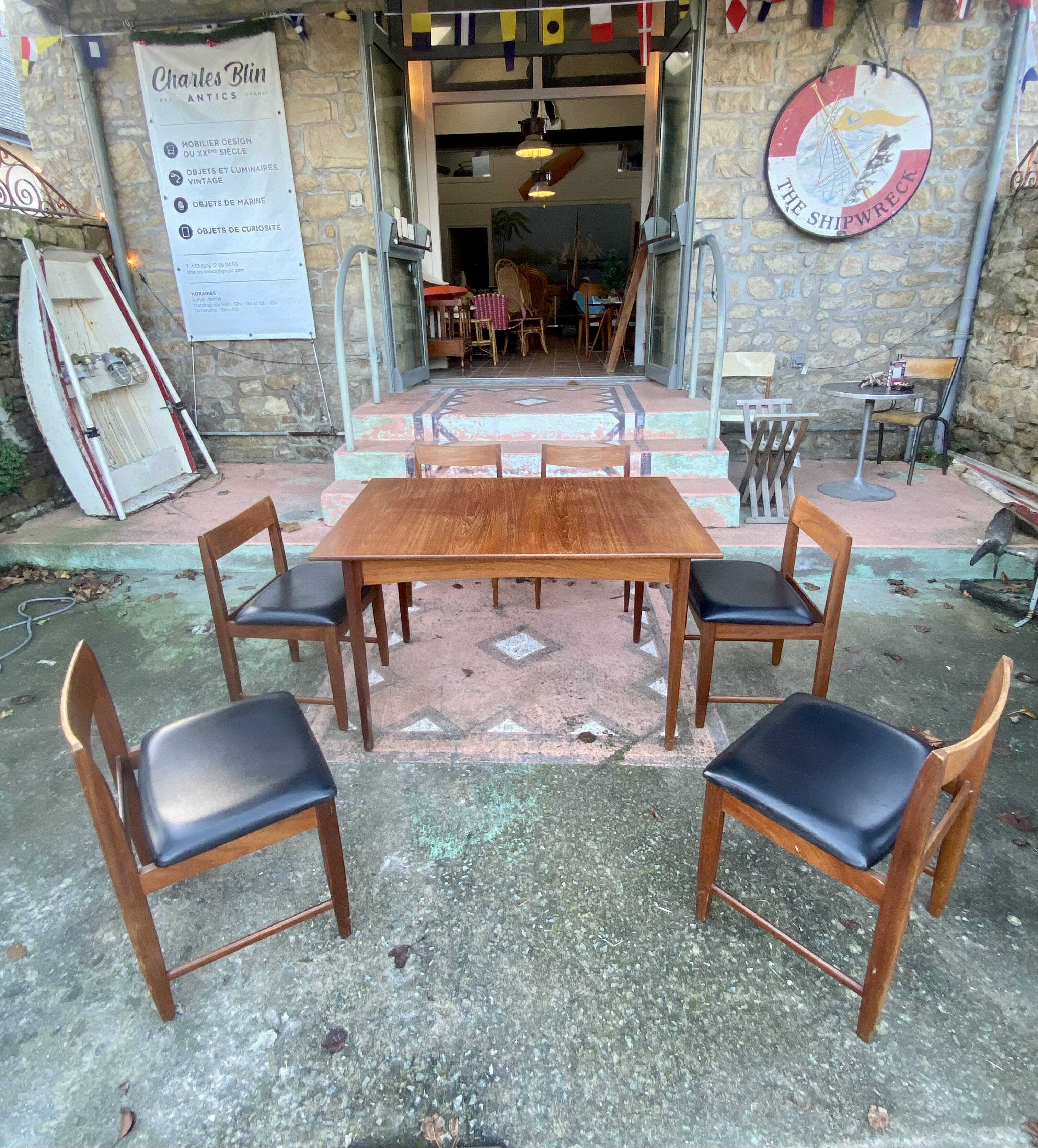 Set of 6 chairs and dining room table with extensions “BCM” circa 1960