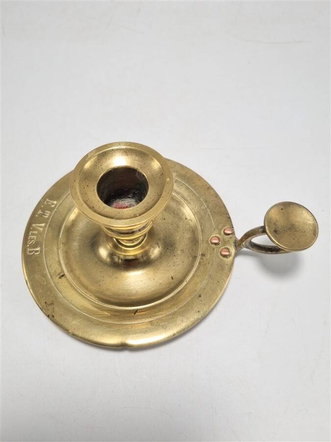 Hand candle holder