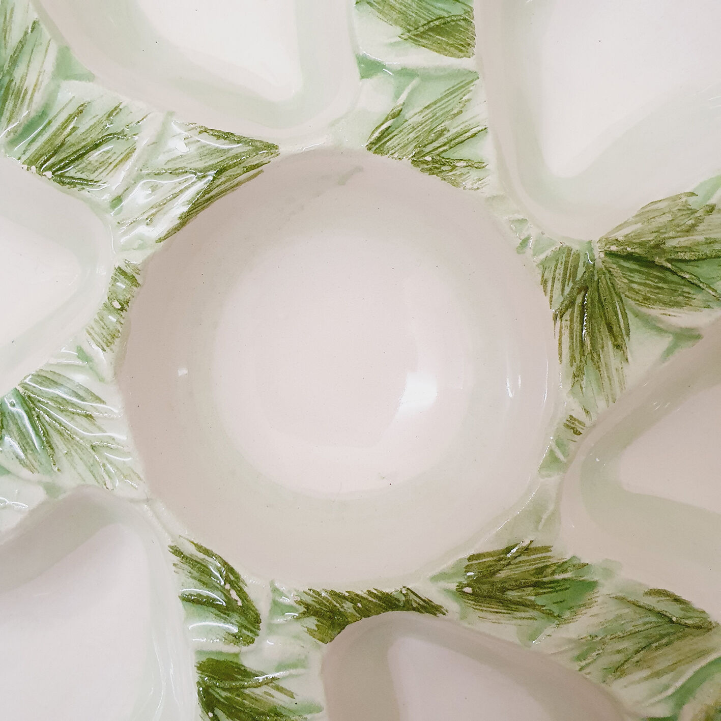 Lot 2 oyster plates in slip