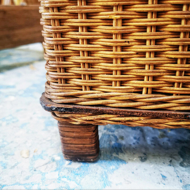 Wicker bench box