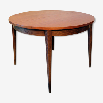 Vintage extendable round table