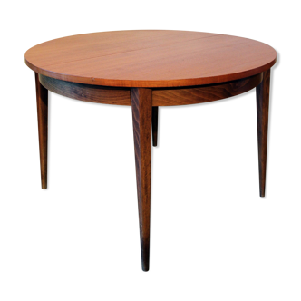 Vintage extendable round table