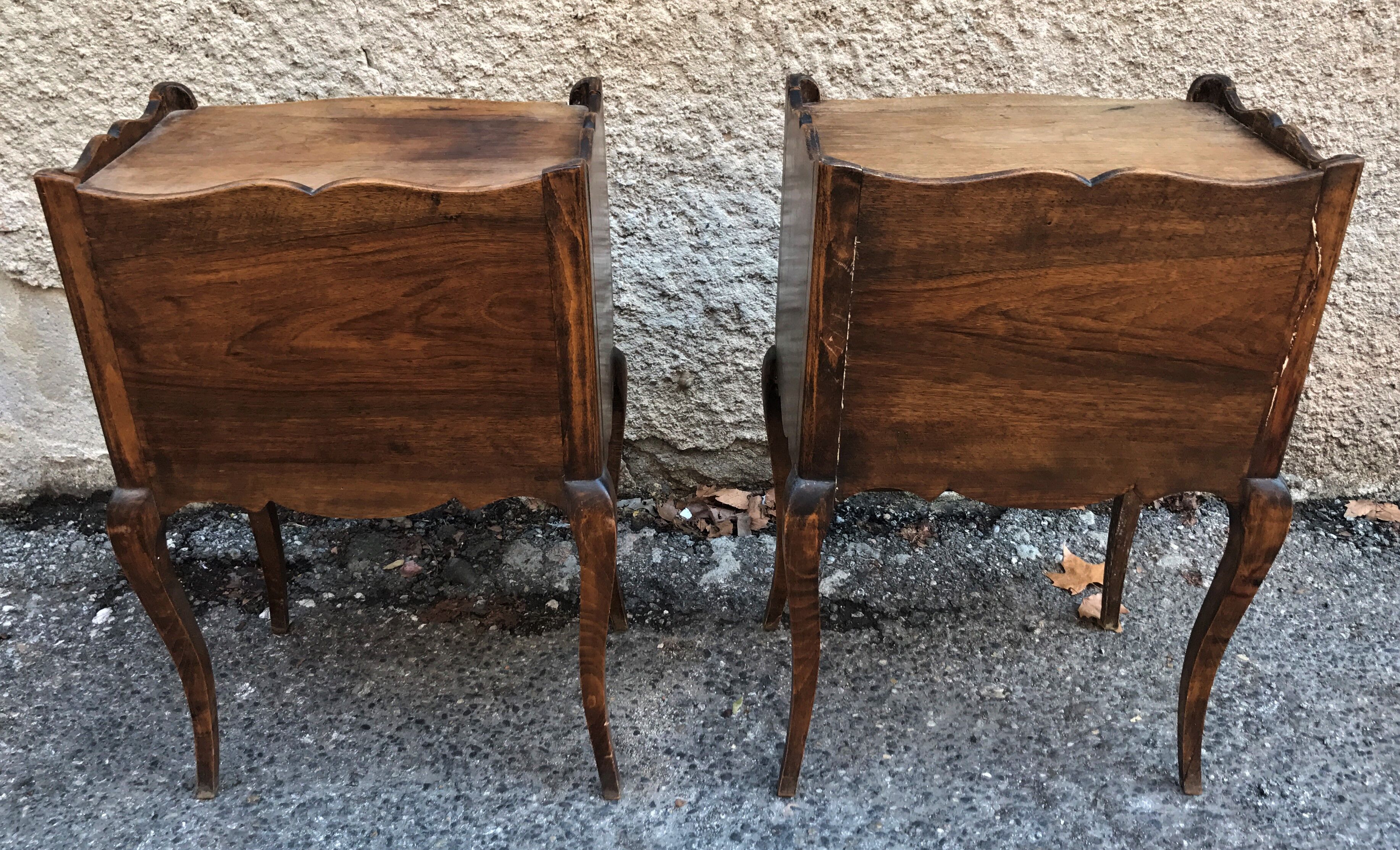 Paire de tables de chevet style Louis XV