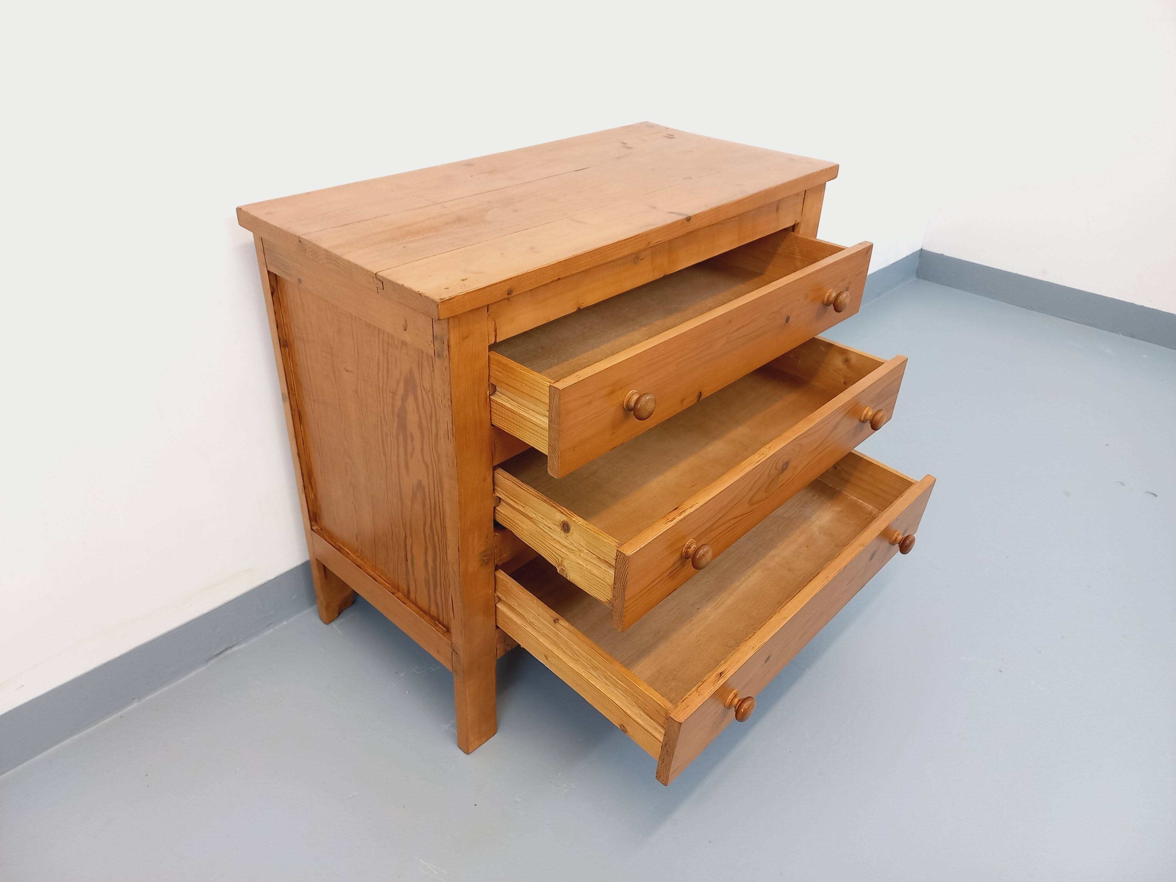 Vintage pine chest of drawers from the 70s and 80s.
