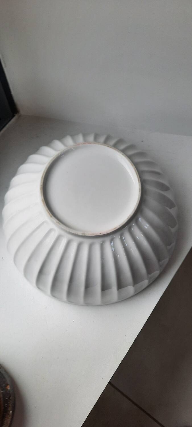 Bowl-shaped salad bowl