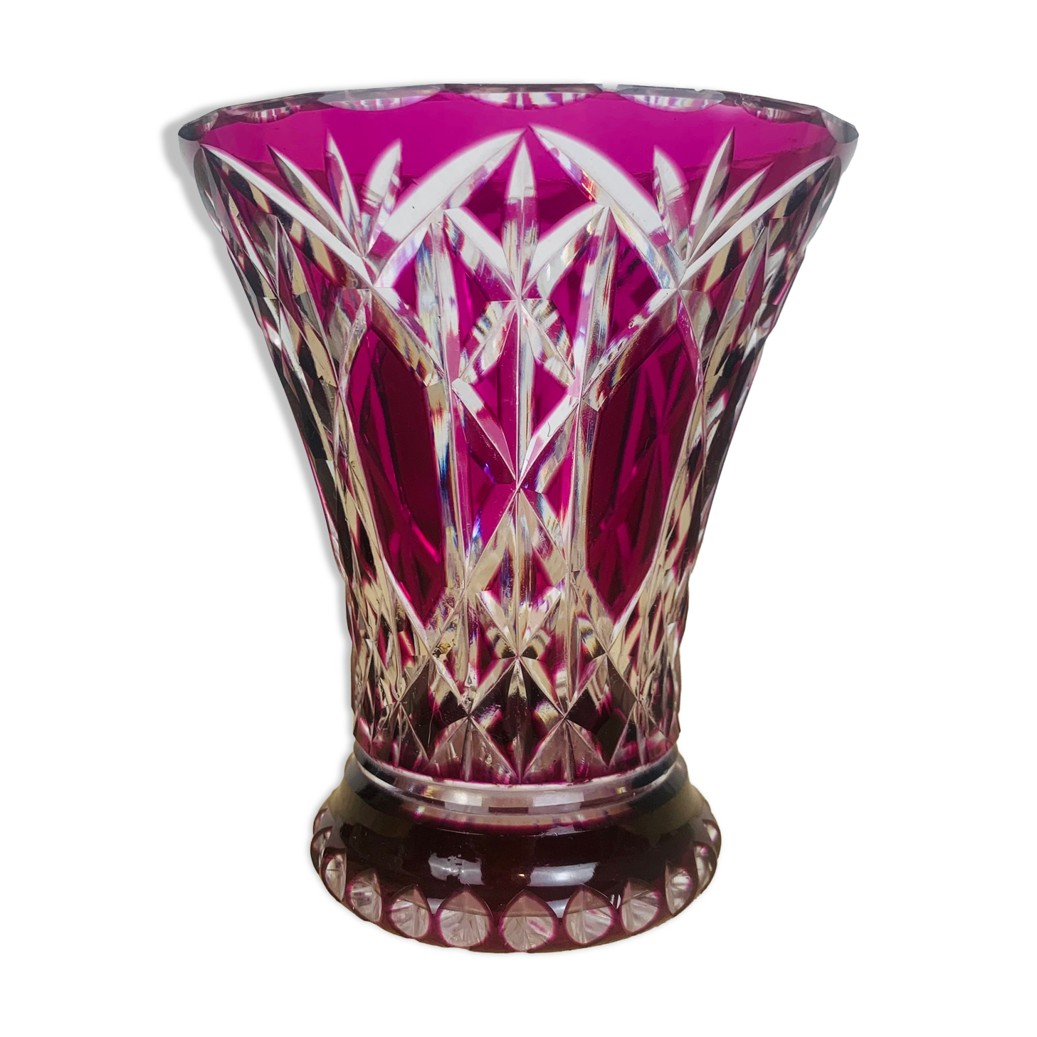 Crystal vase of Saint Louis red