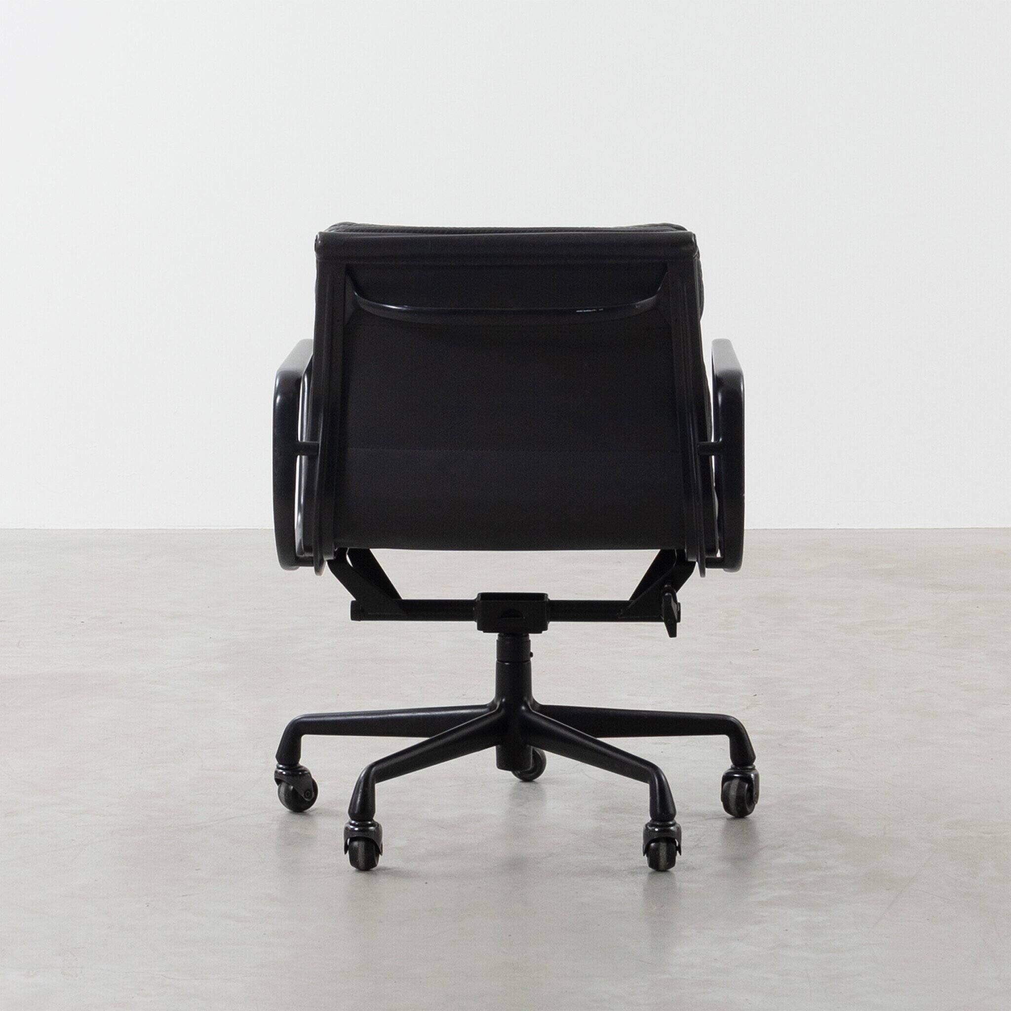 Eames EA435 Management Soft Pad Office Chair all black by Herman Miller