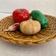 Assiette trompe l'oeil légumes en barbotine Vallauris Lamarche